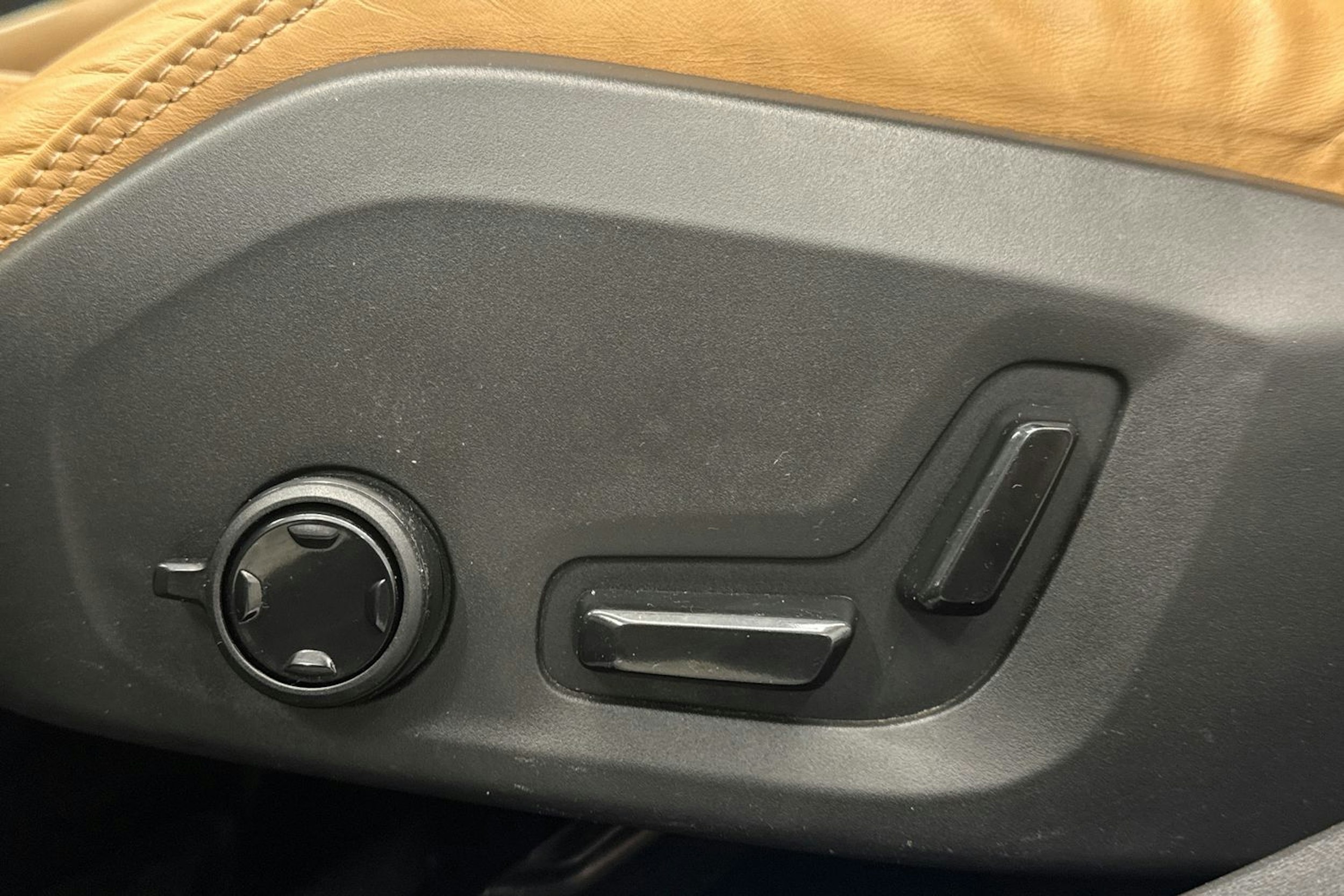 musta Volvo S90 2017 kuva 13.