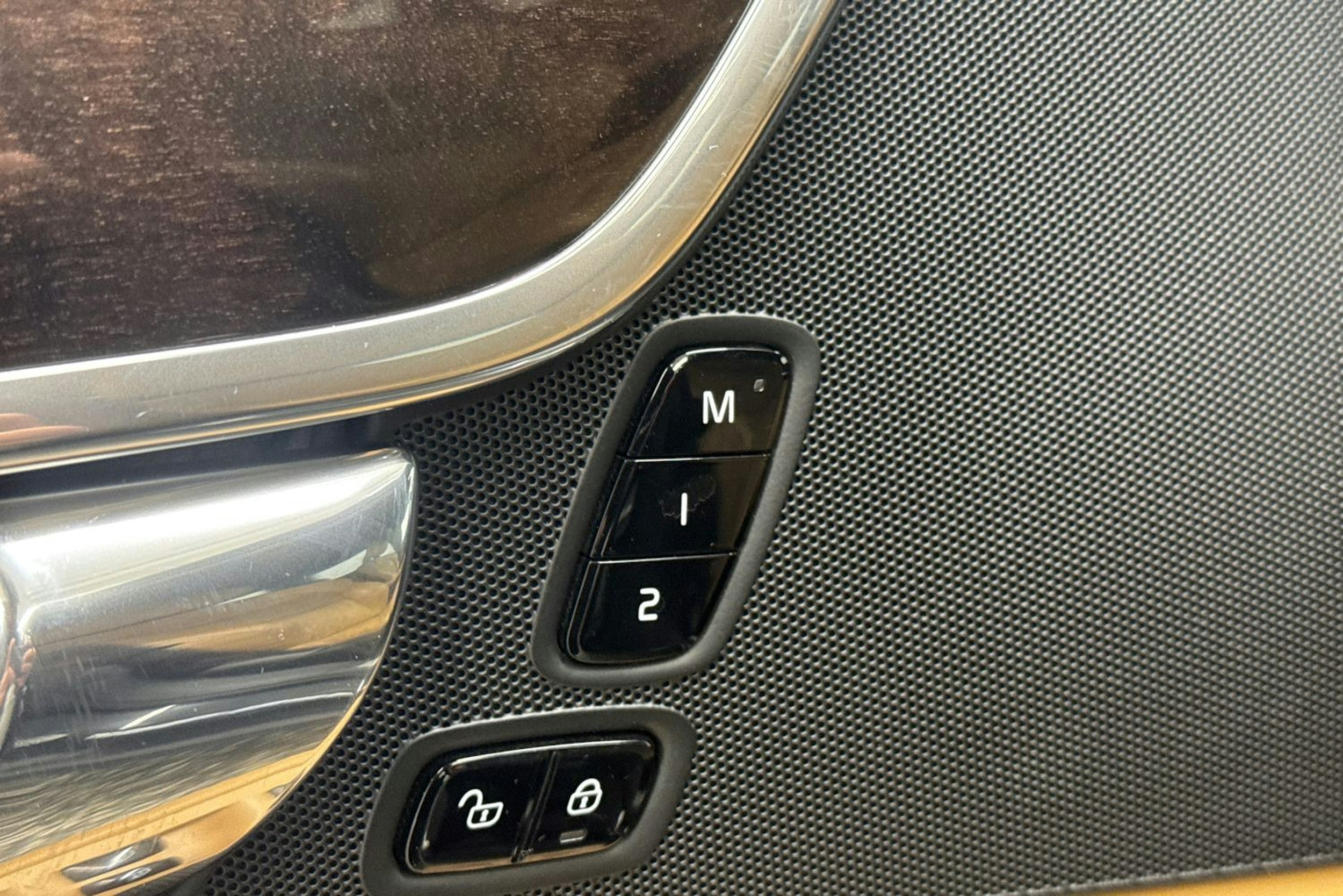 musta Volvo S90 2017 kuva 14.