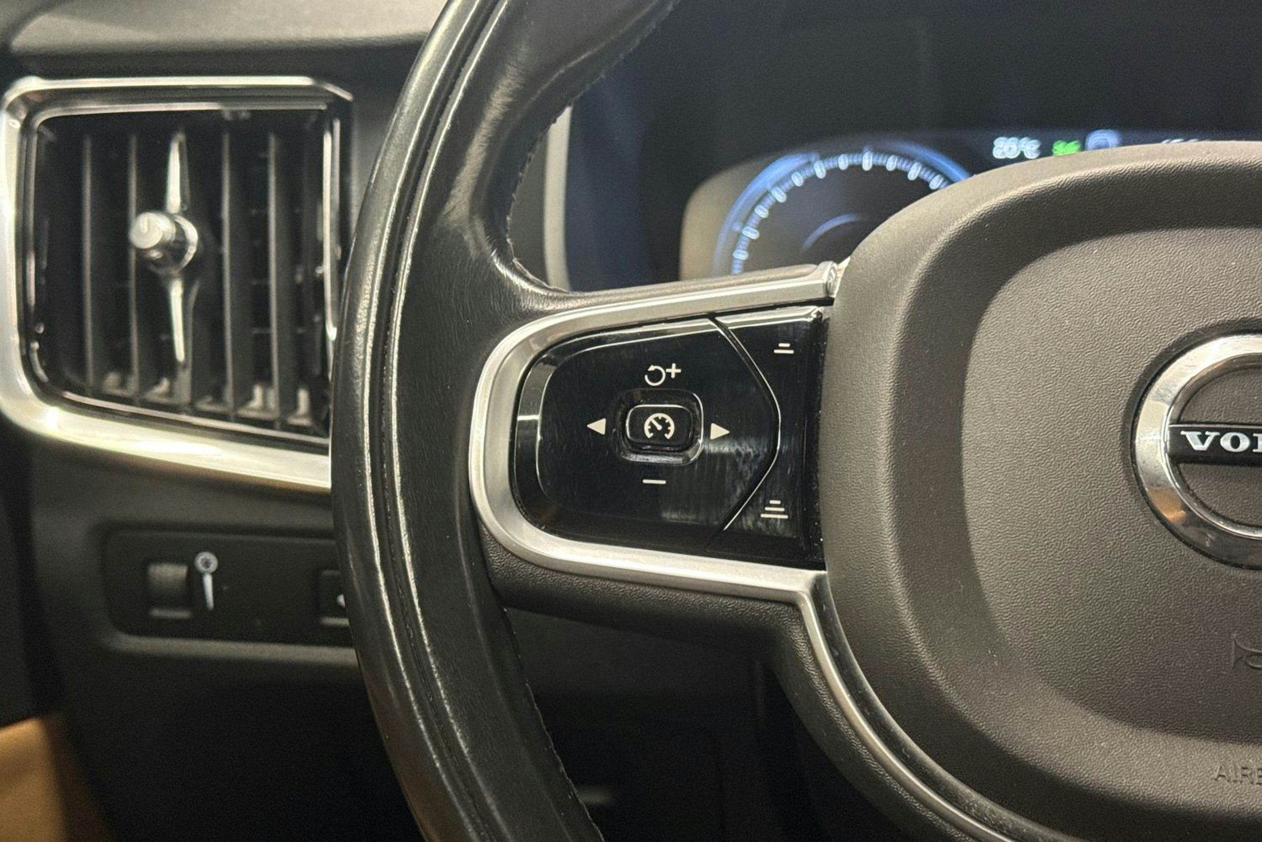 musta Volvo S90 2017 kuva 16.