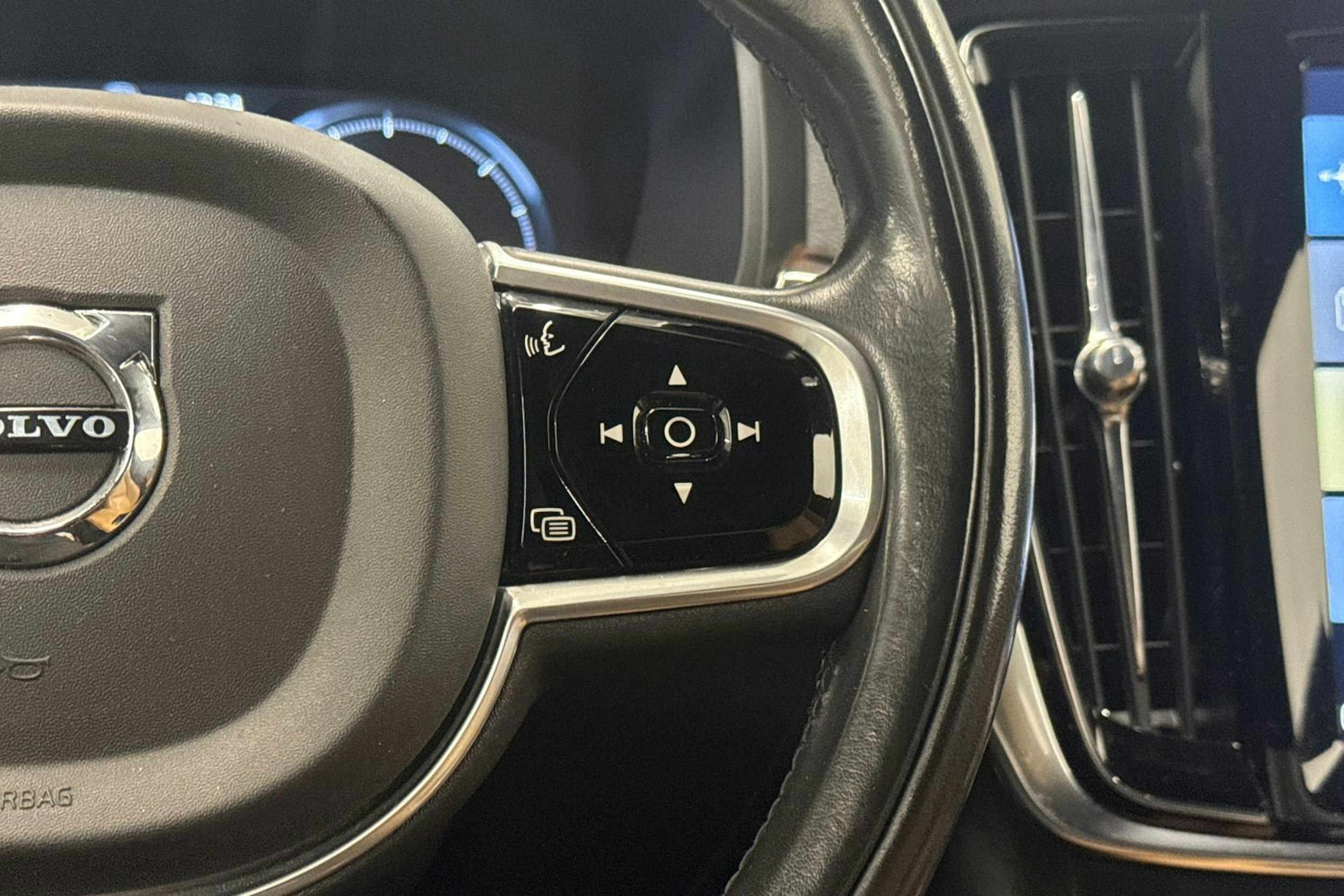 musta Volvo S90 2017 kuva 17.