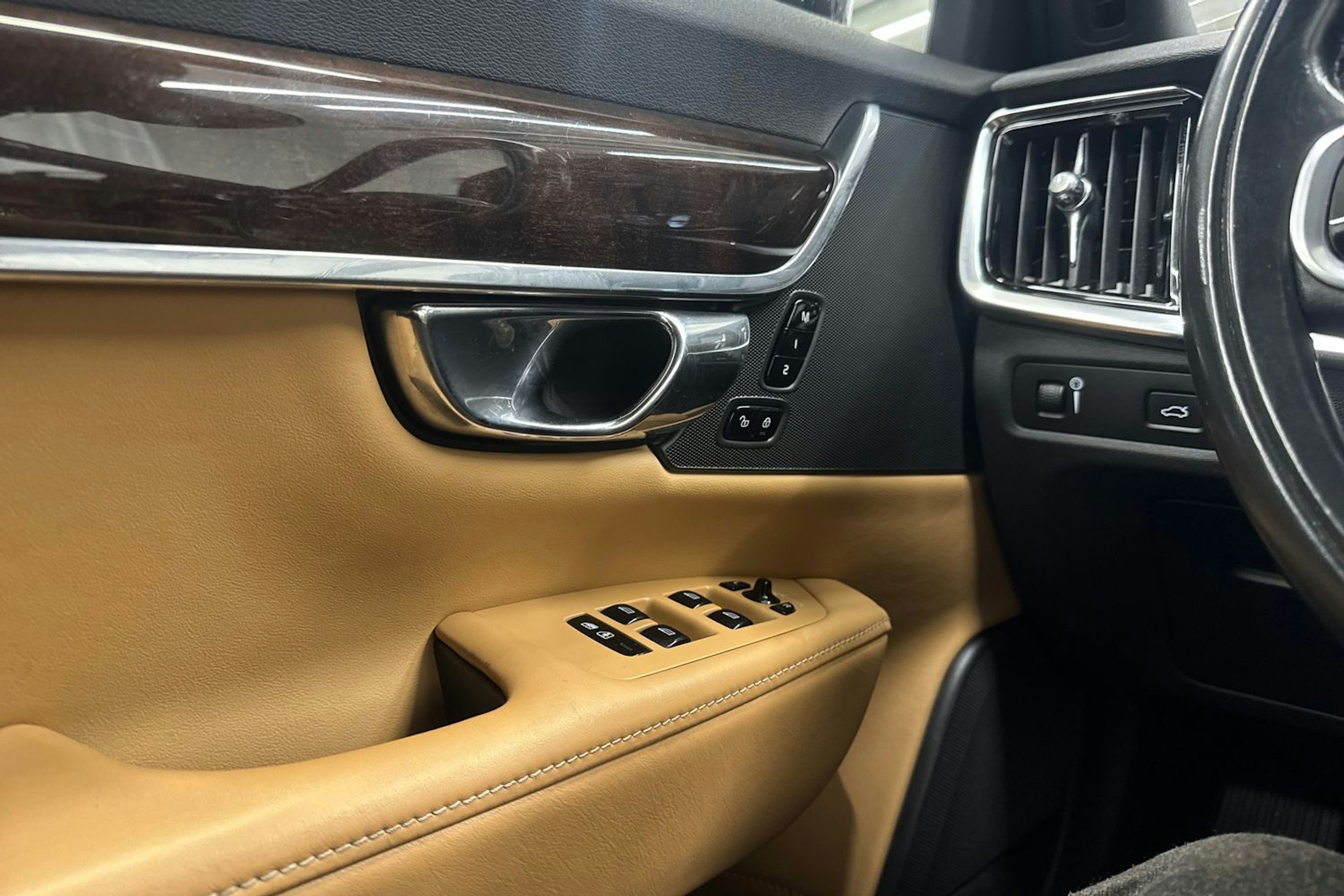 musta Volvo S90 2017 kuva 19.