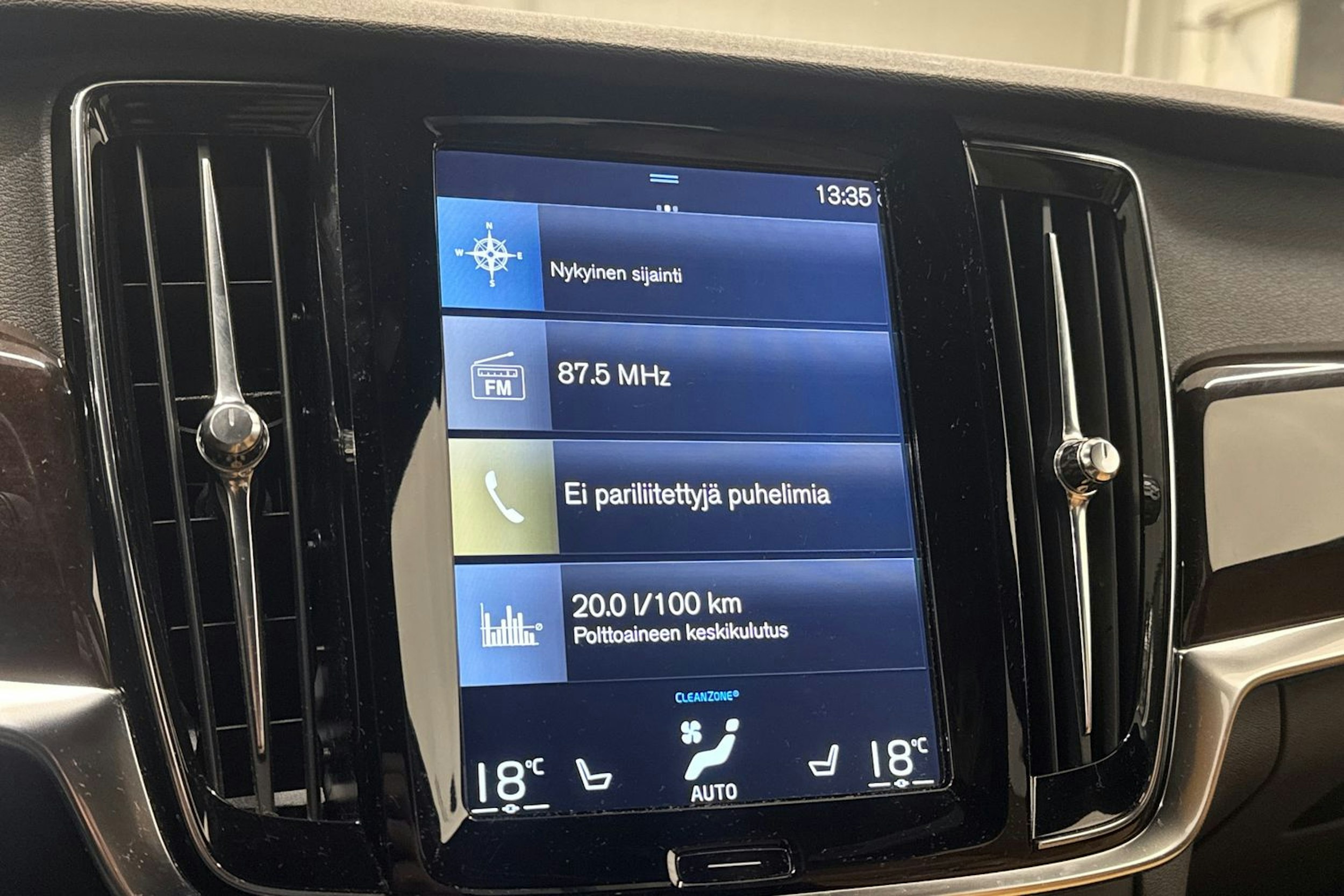 musta Volvo S90 2017 kuva 22.