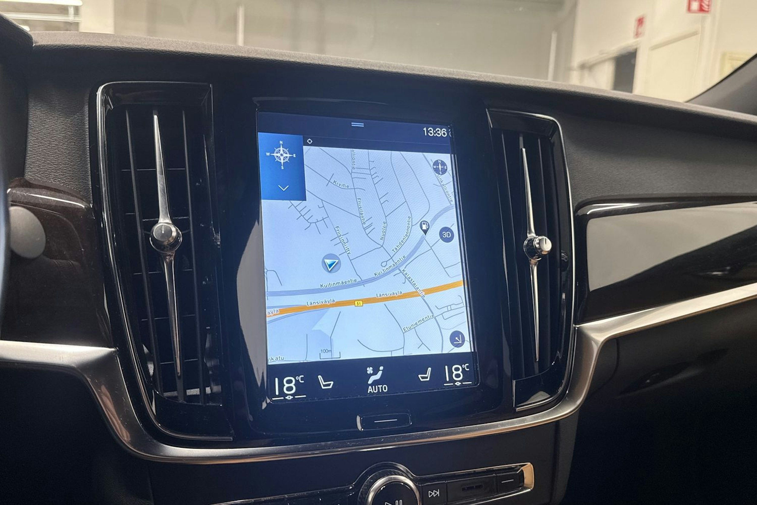 musta Volvo S90 2017 kuva 23.