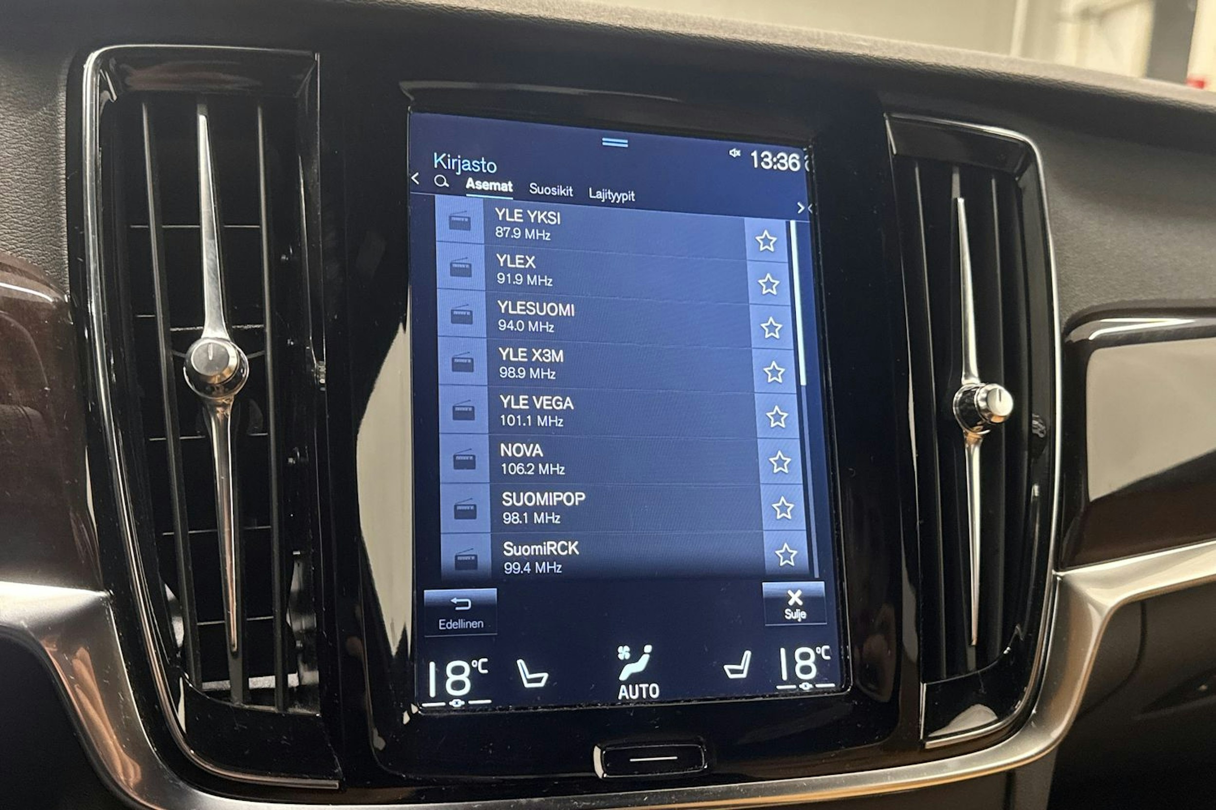 musta Volvo S90 2017 kuva 24.