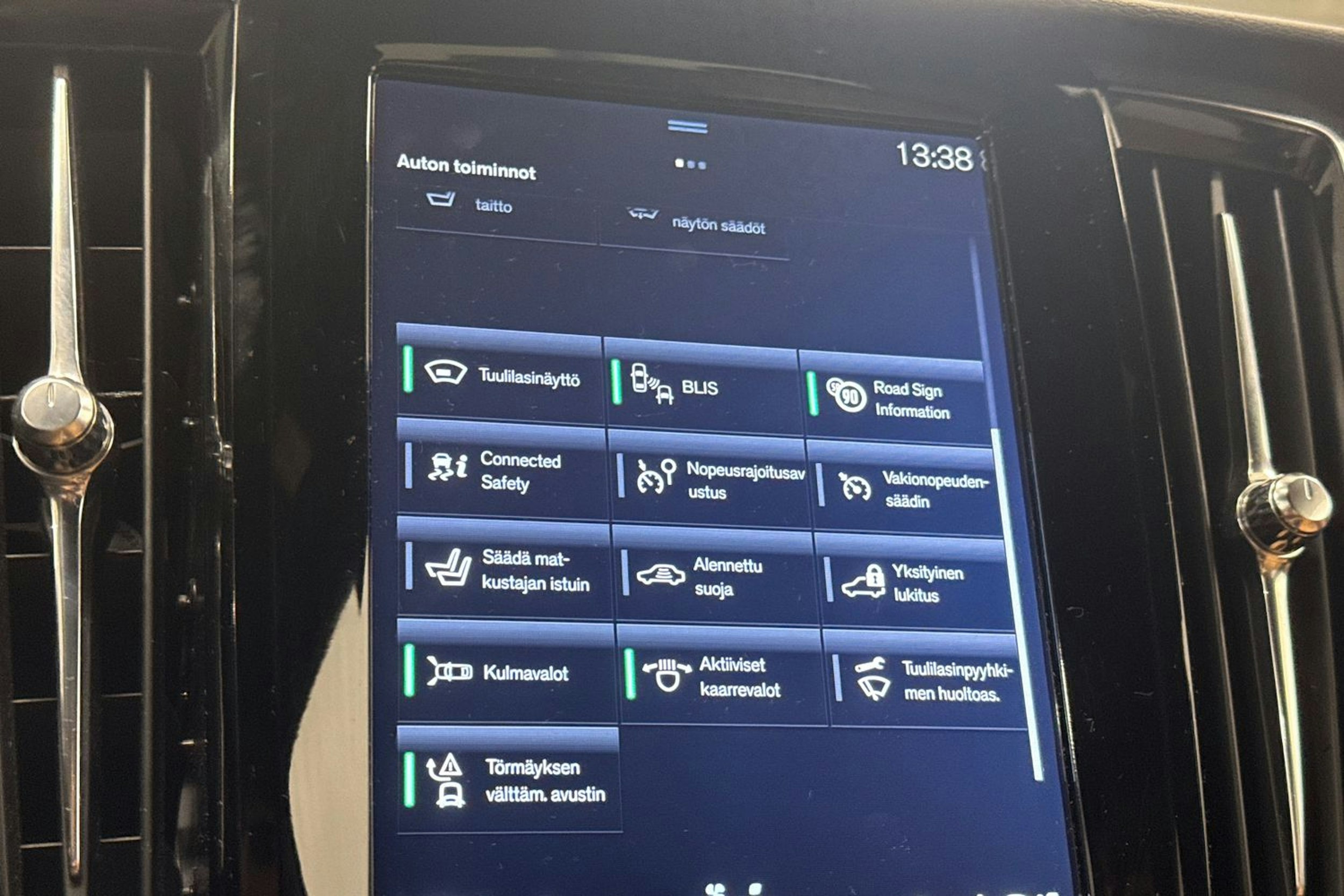 musta Volvo S90 2017 kuva 31.