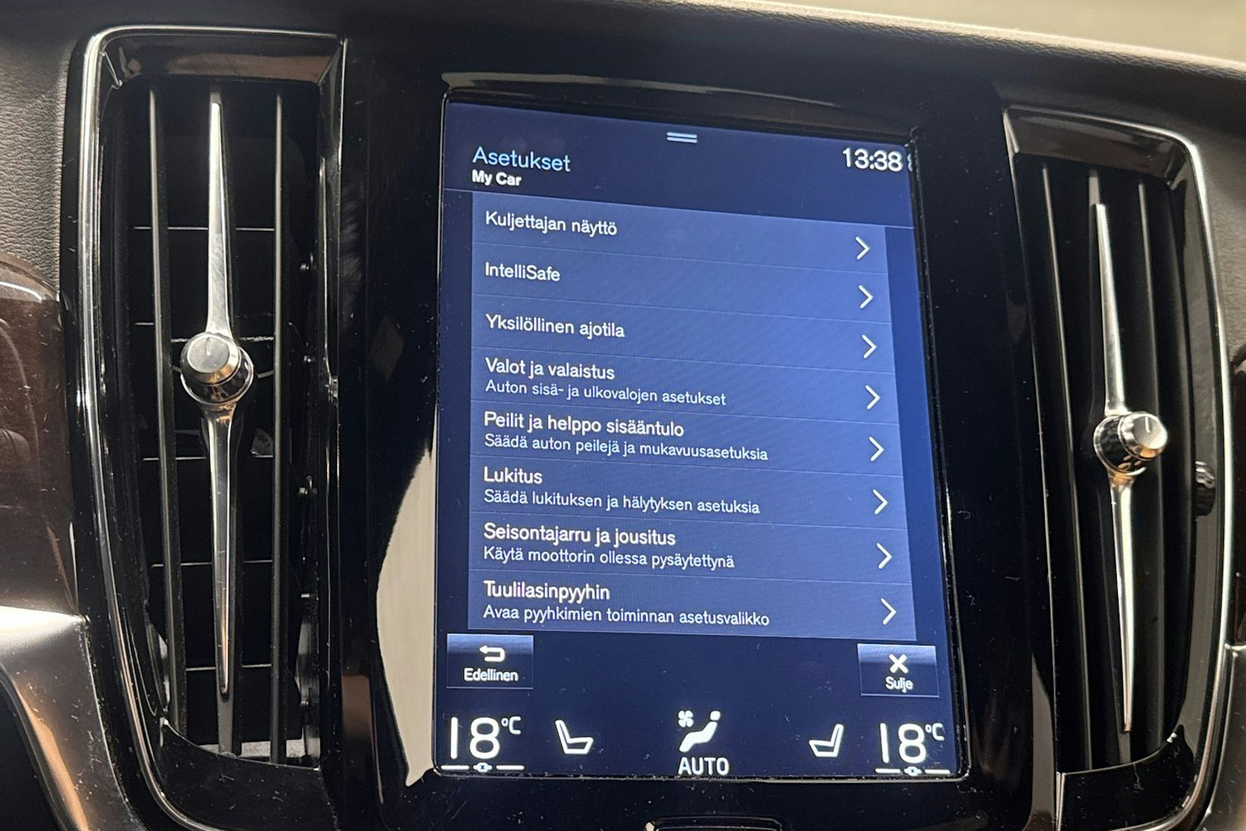 musta Volvo S90 2017 kuva 33.