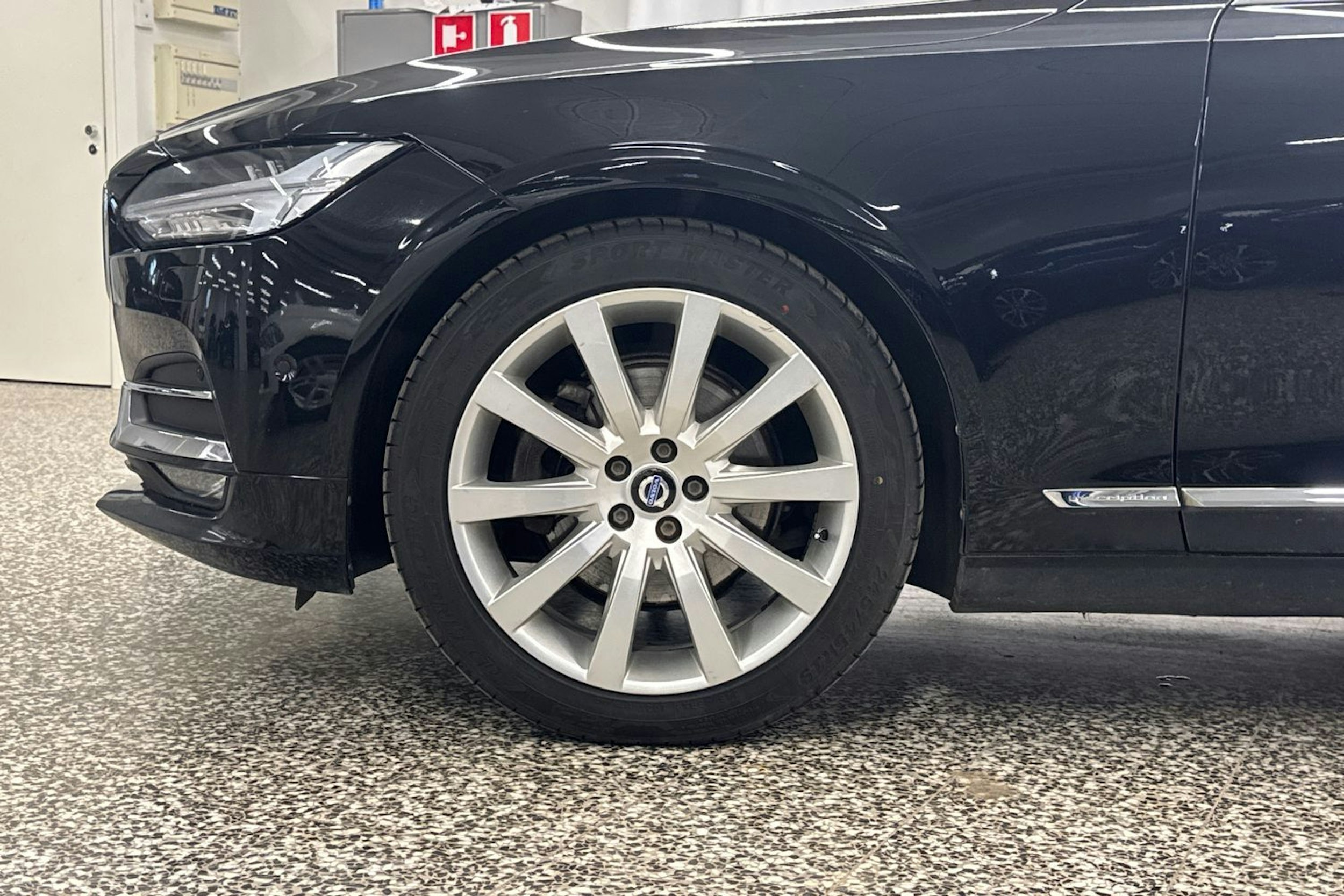 musta Volvo S90 2017 kuva 40.