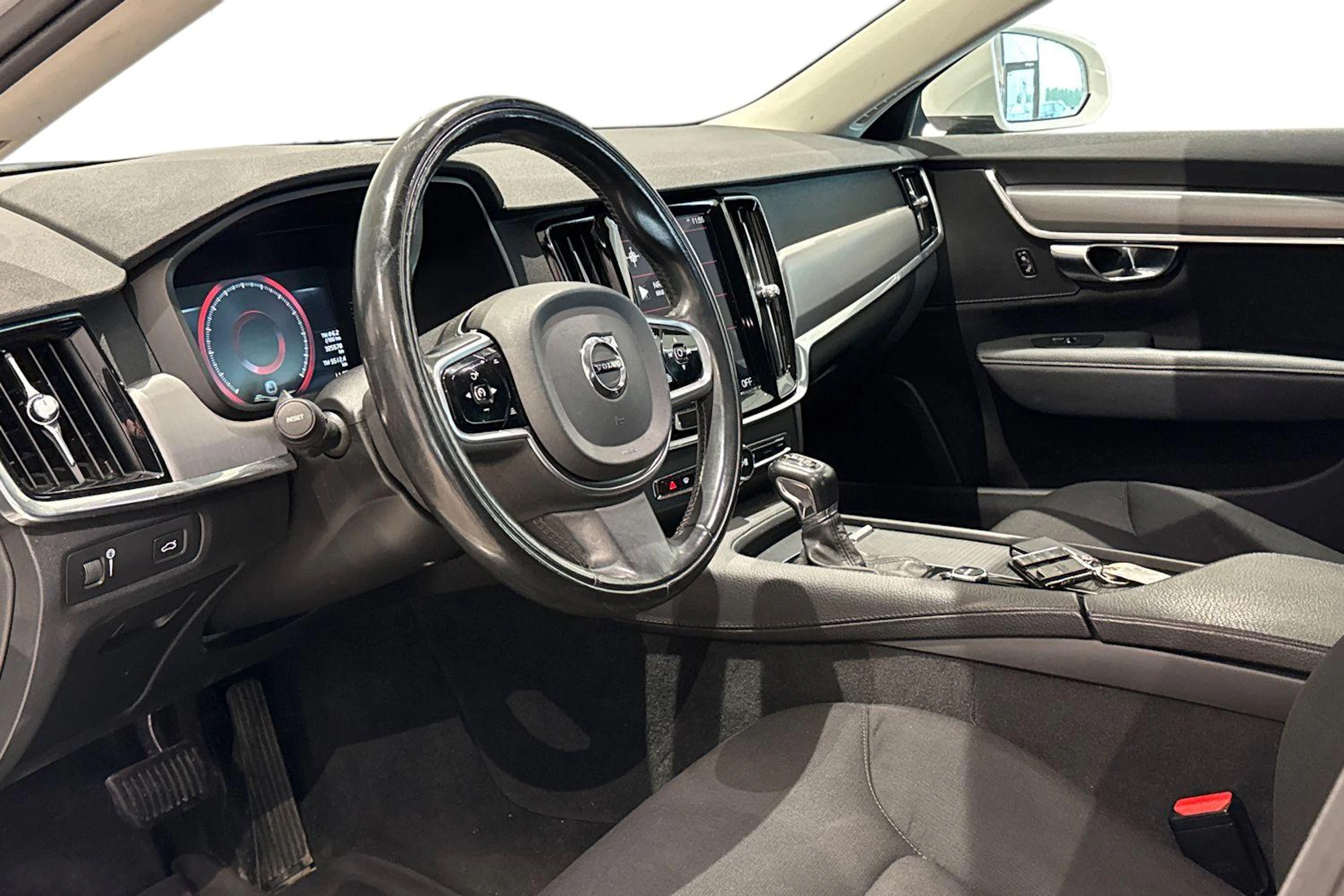 valkoinen Volvo S90 2017 kuva 34.