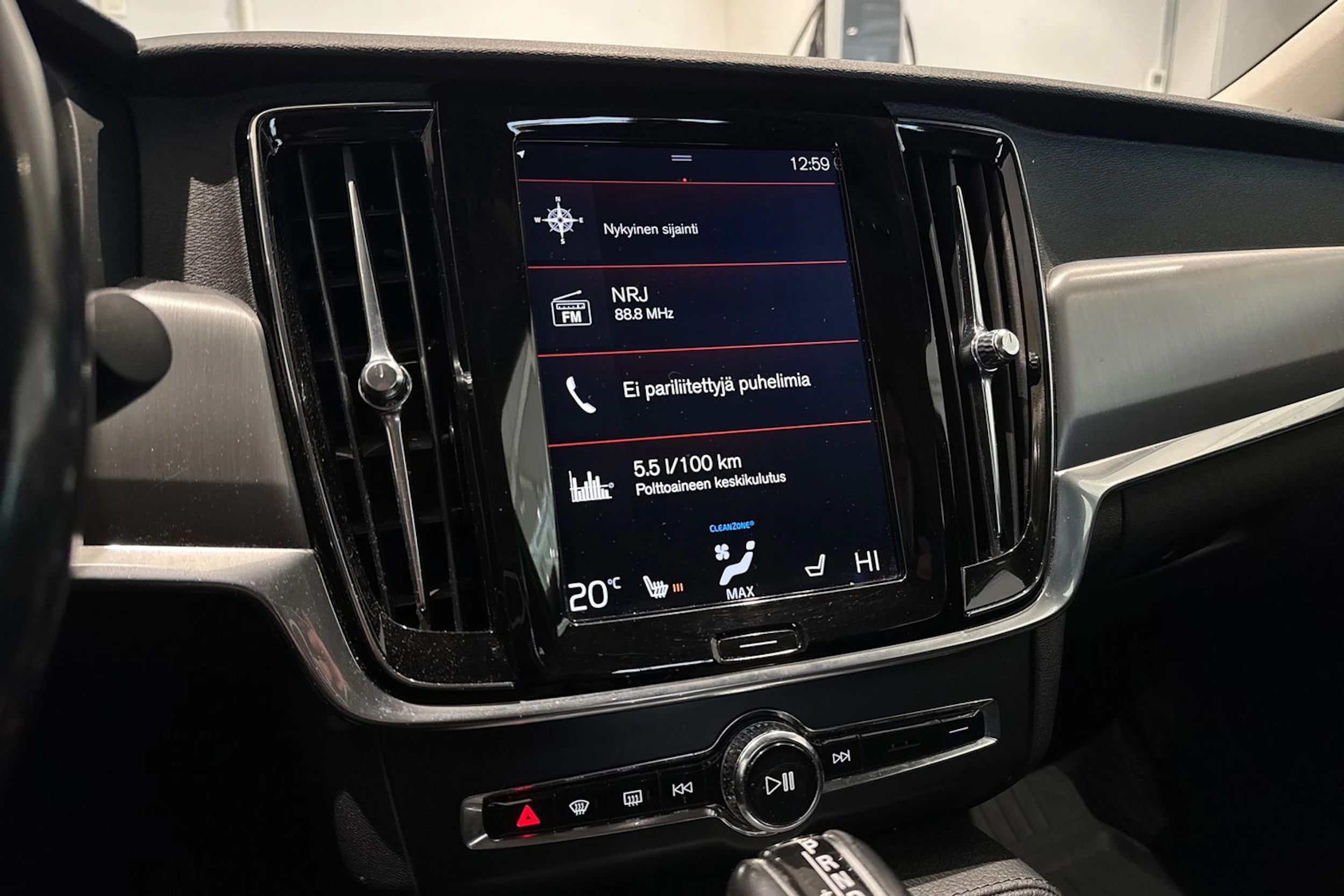 valkoinen Volvo S90 2017 kuva 50.