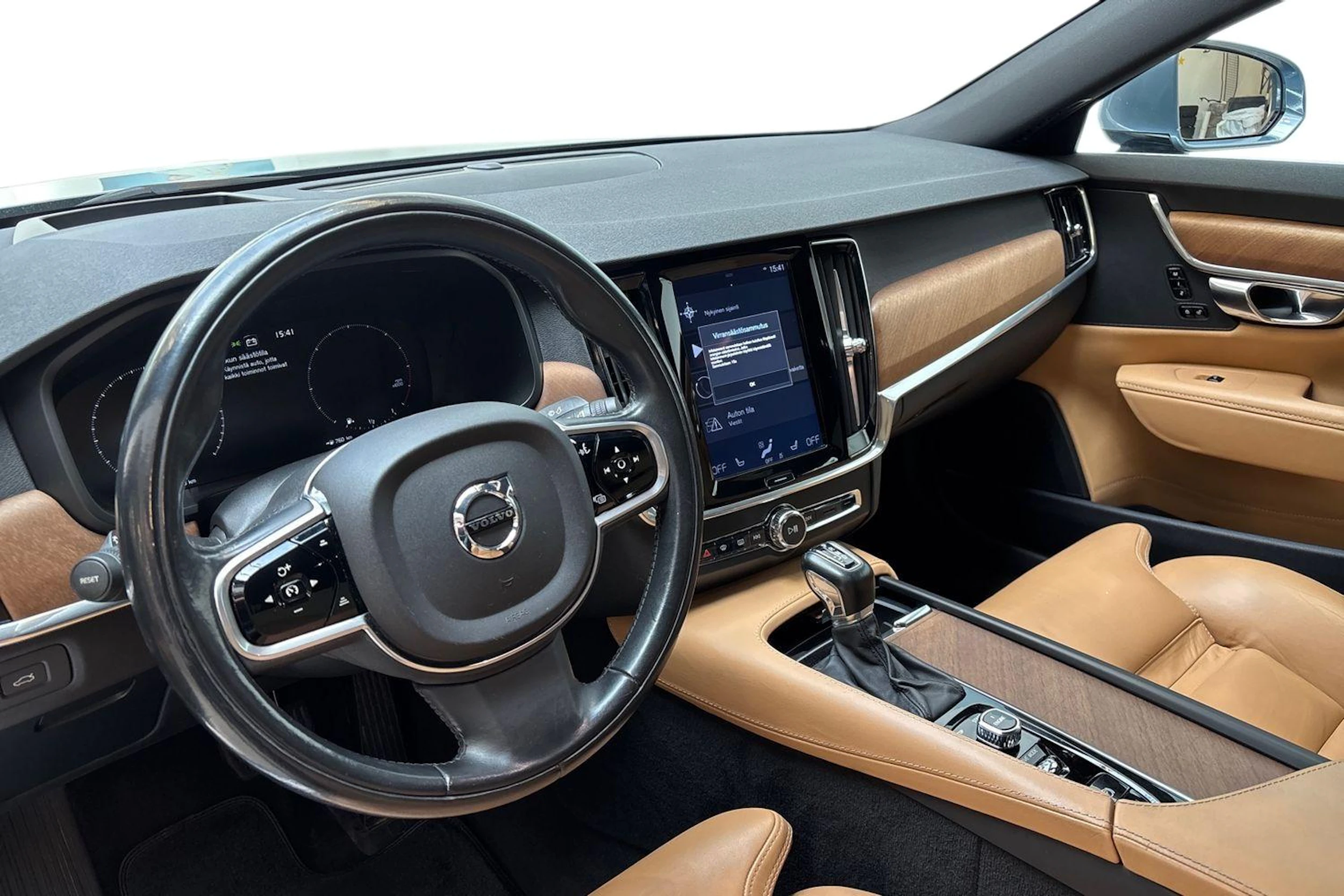 sininen Volvo S90 2017 kuva 6.