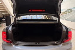 sininen Volvo S90 2017 kuva 12.