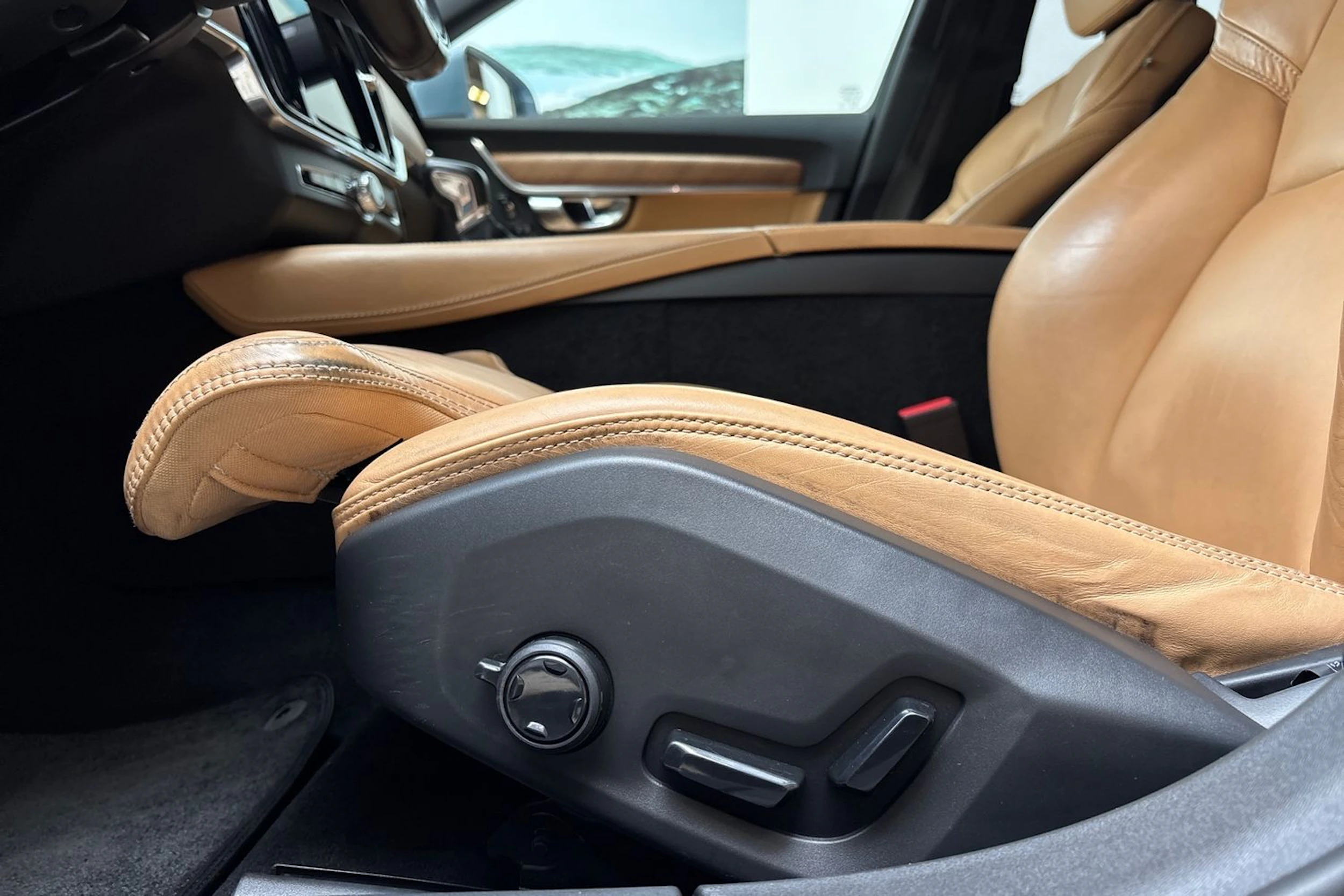 sininen Volvo S90 2017 kuva 17.