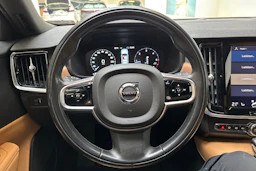 sininen Volvo S90 2017 kuva 19.