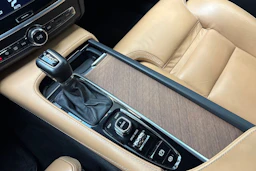sininen Volvo S90 2017 kuva 21.