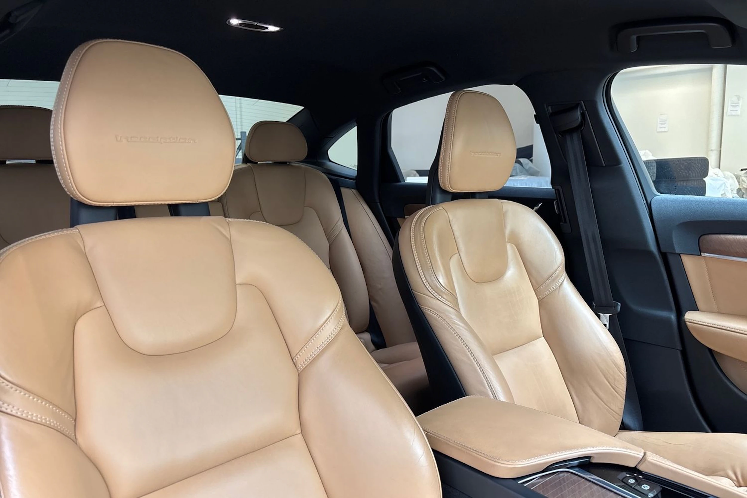 sininen Volvo S90 2017 kuva 28.