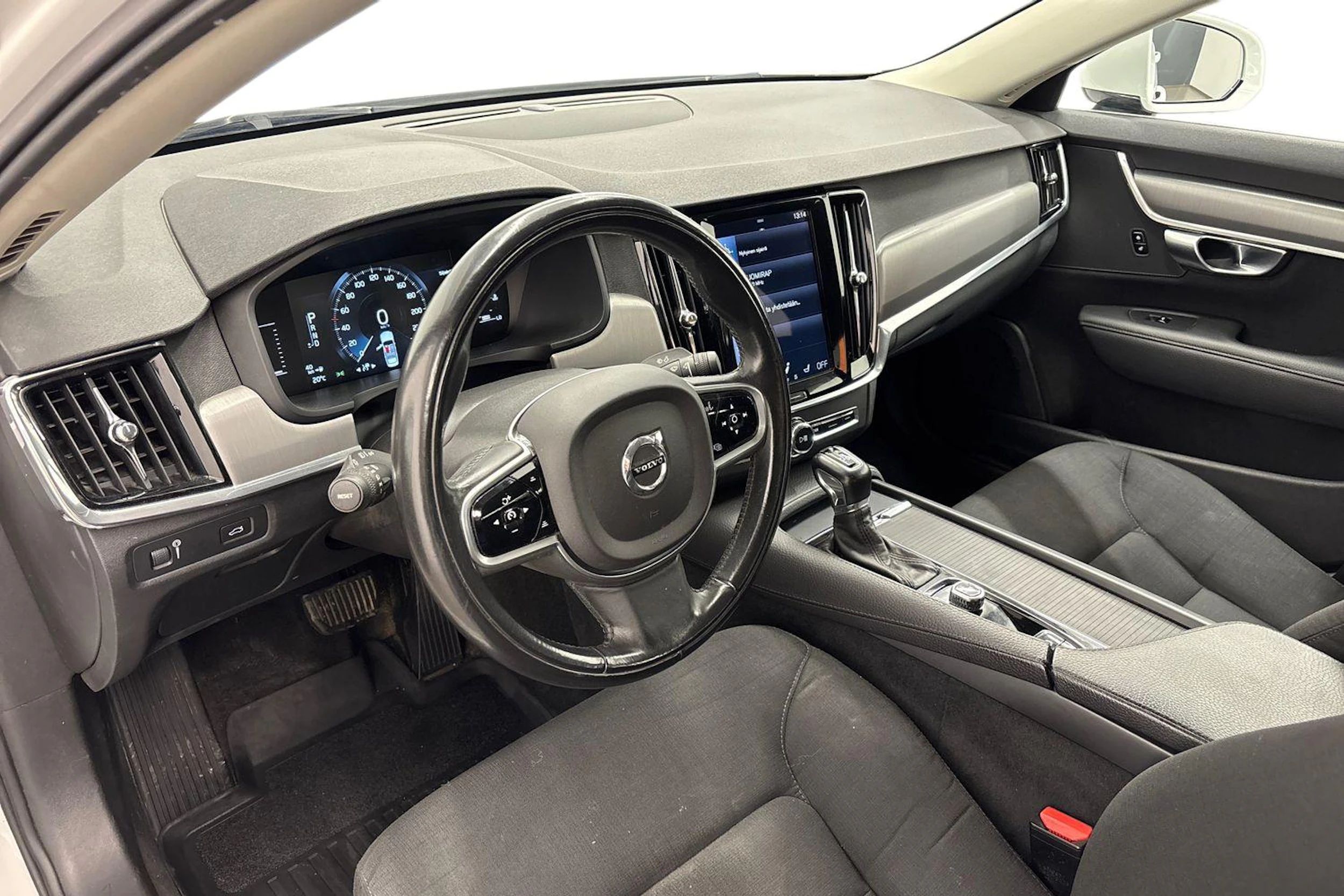 valkoinen Volvo S90 2017 kuva 6.
