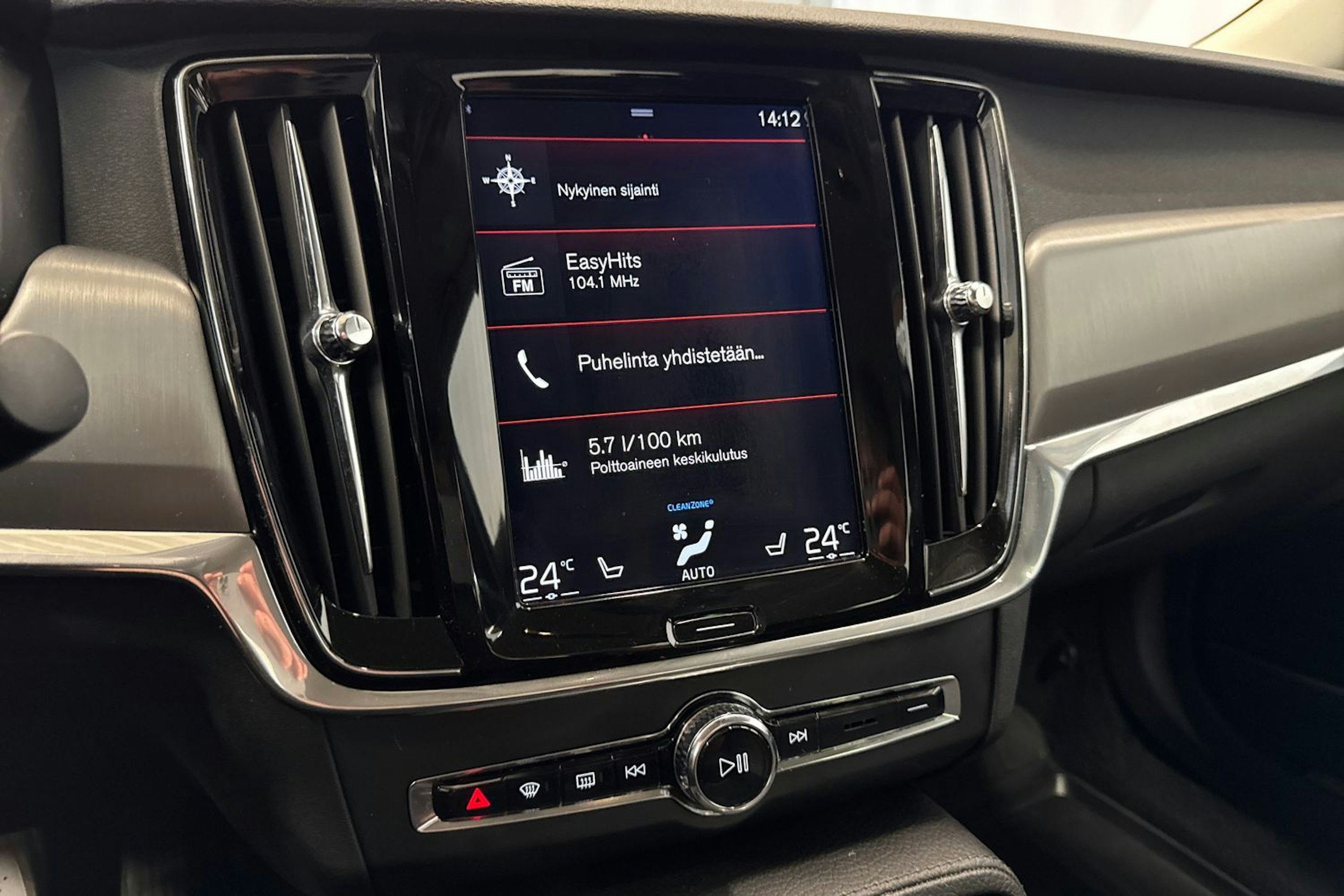 harmaa Volvo S90 2017 kuva 16.