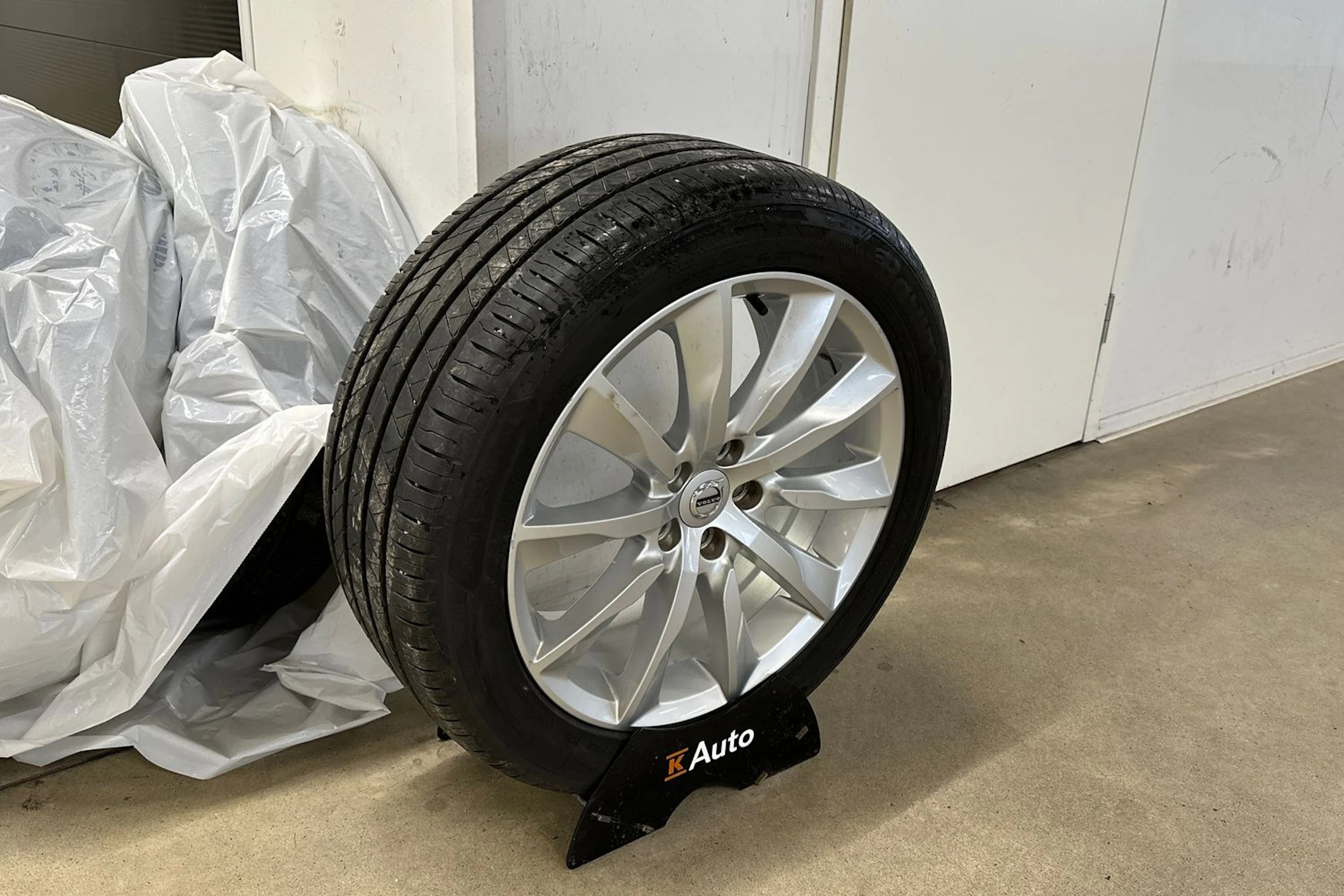 valkoinen Volvo S90 2018 kuva 10.