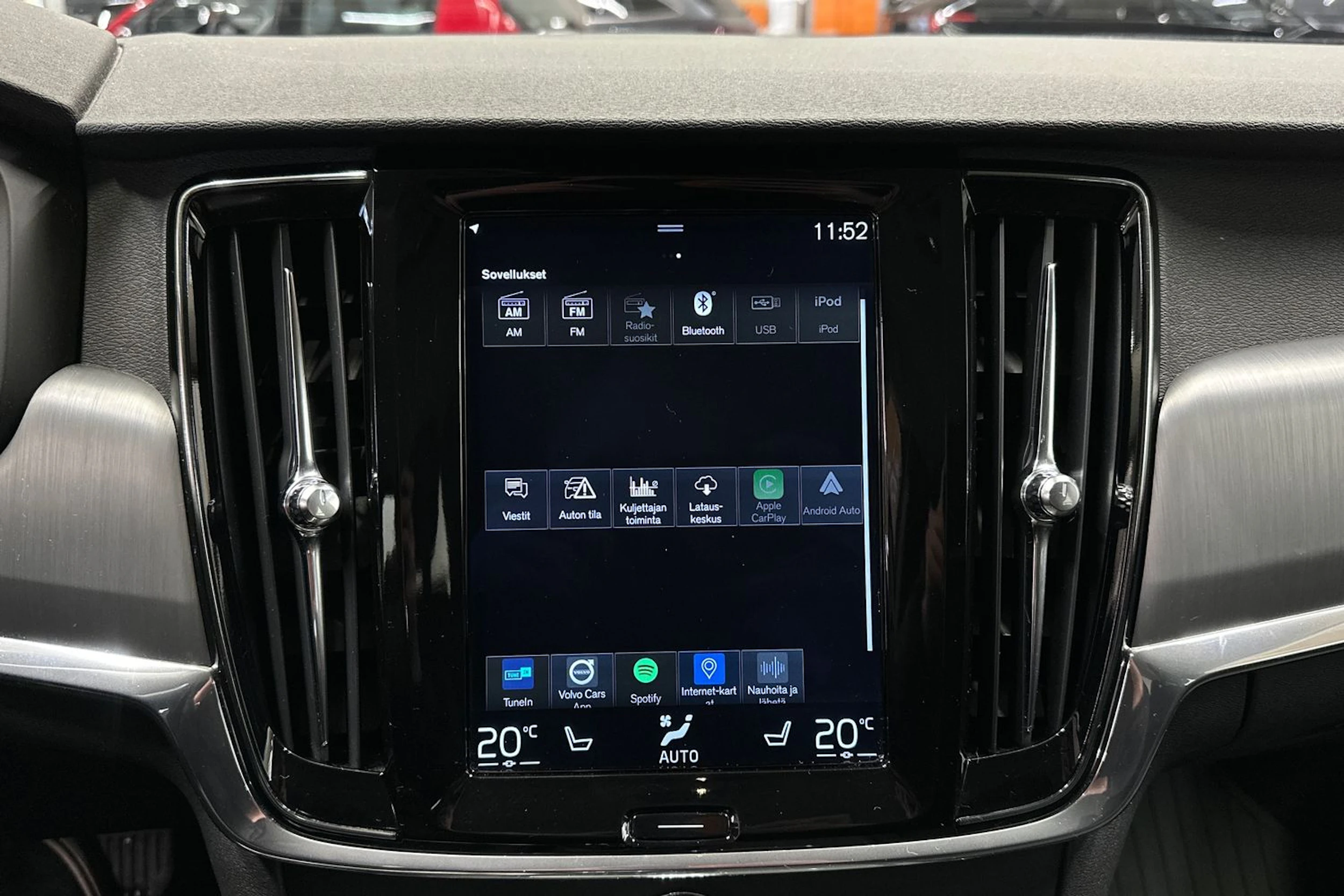 valkoinen Volvo S90 2018 kuva 13.