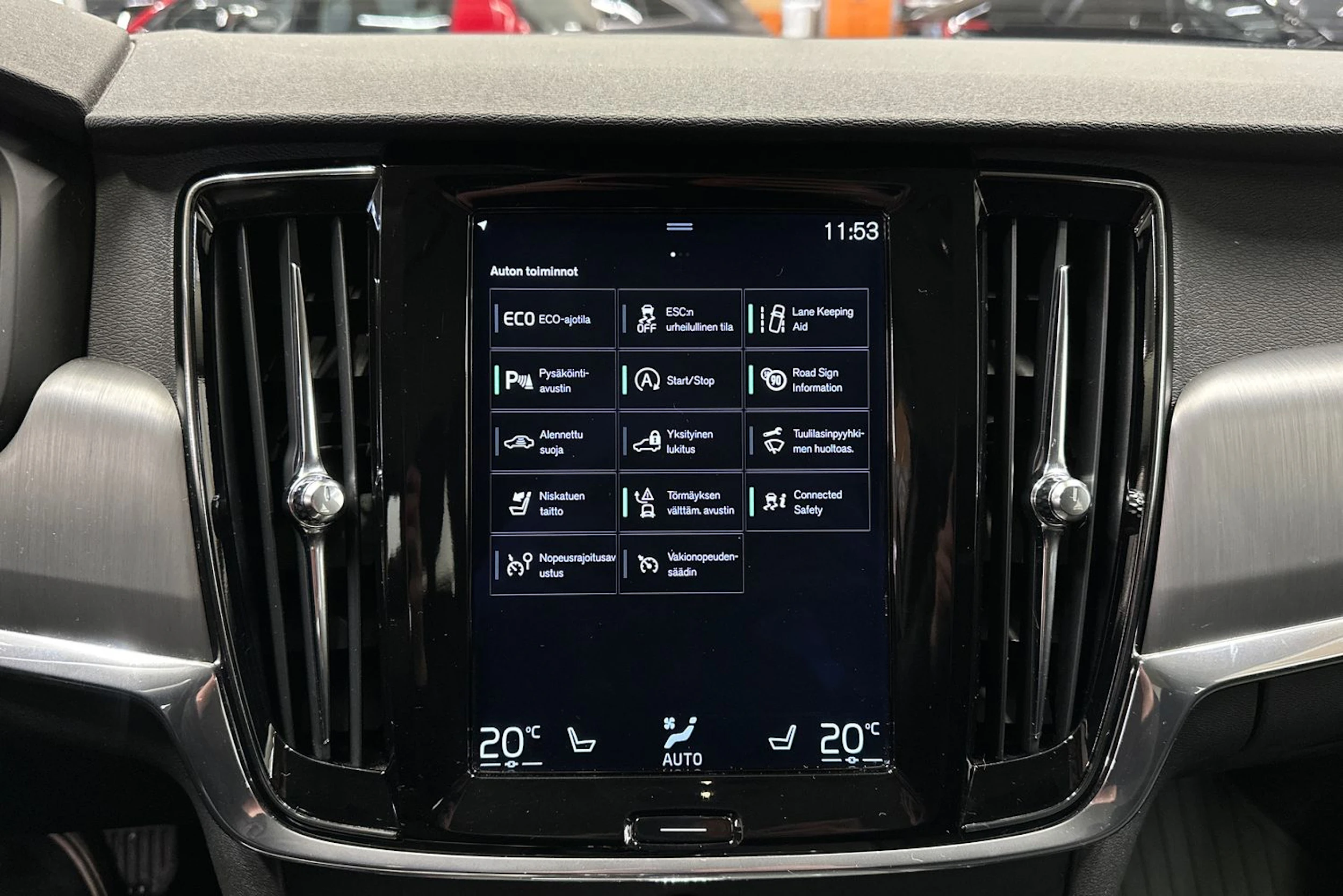valkoinen Volvo S90 2018 kuva 14.
