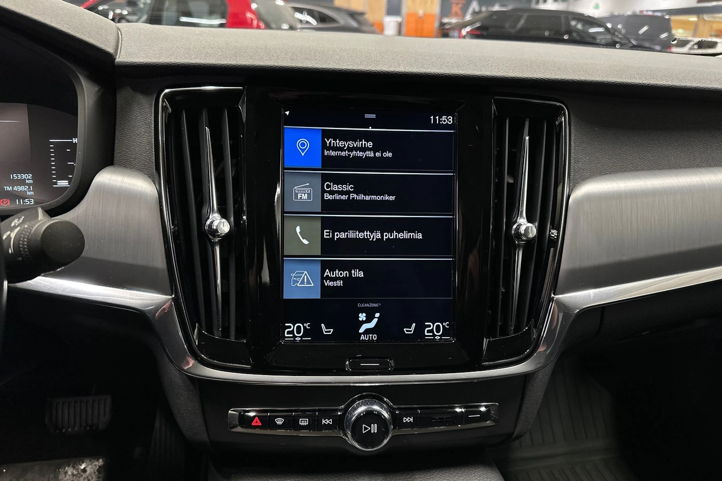 valkoinen Volvo S90 2018 kuva 16.