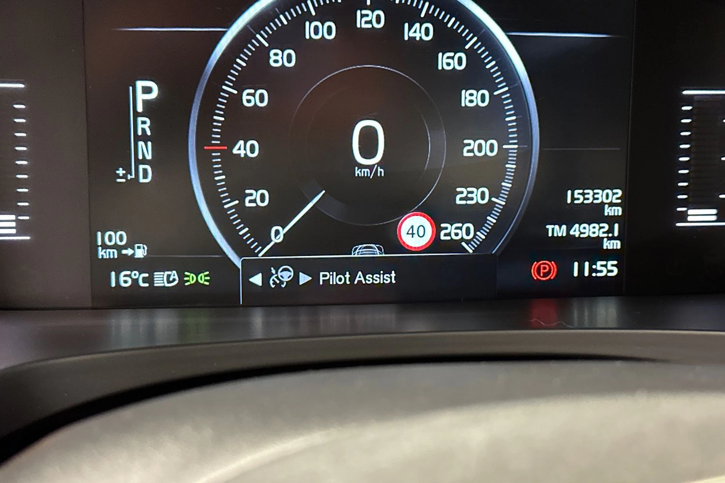 valkoinen Volvo S90 2018 kuva 19.