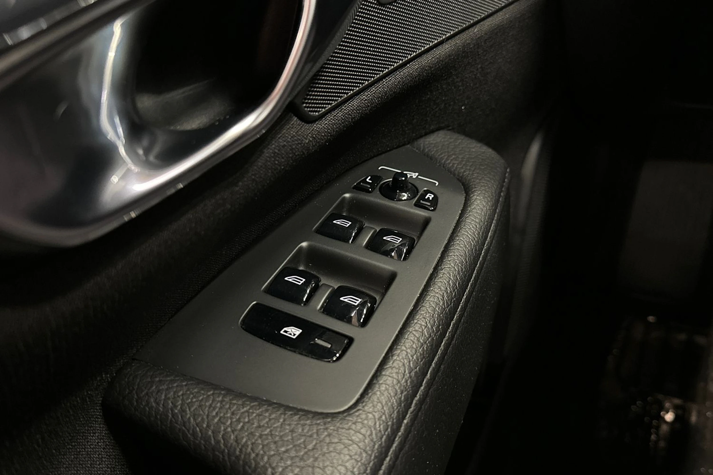 valkoinen Volvo S90 2018 kuva 22.