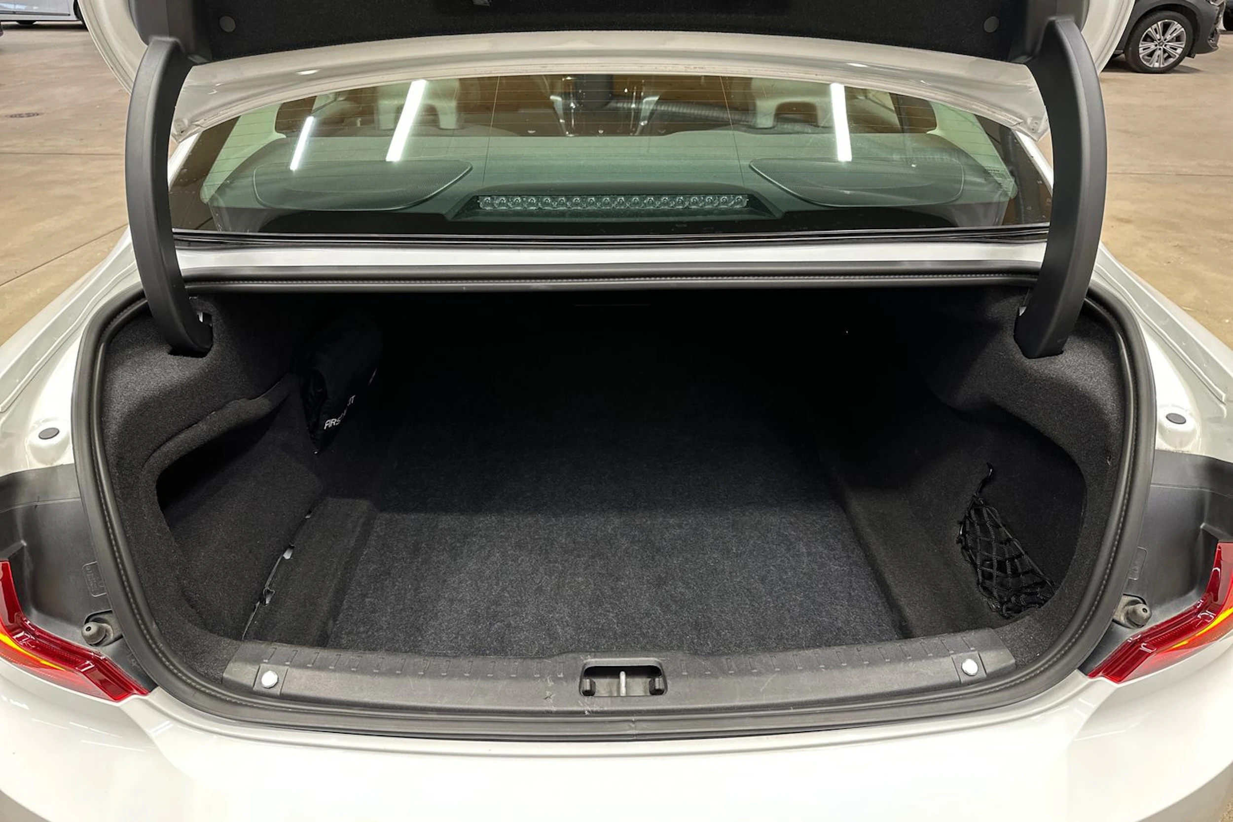 valkoinen Volvo S90 2018 kuva 23.