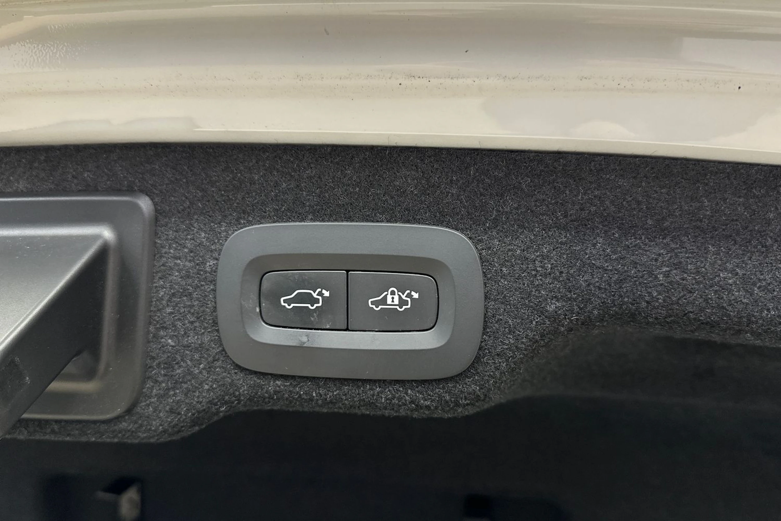 valkoinen Volvo S90 2018 kuva 24.