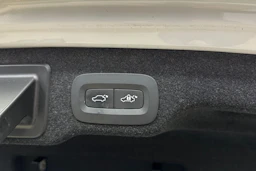 valkoinen Volvo S90 2018 kuva 24.