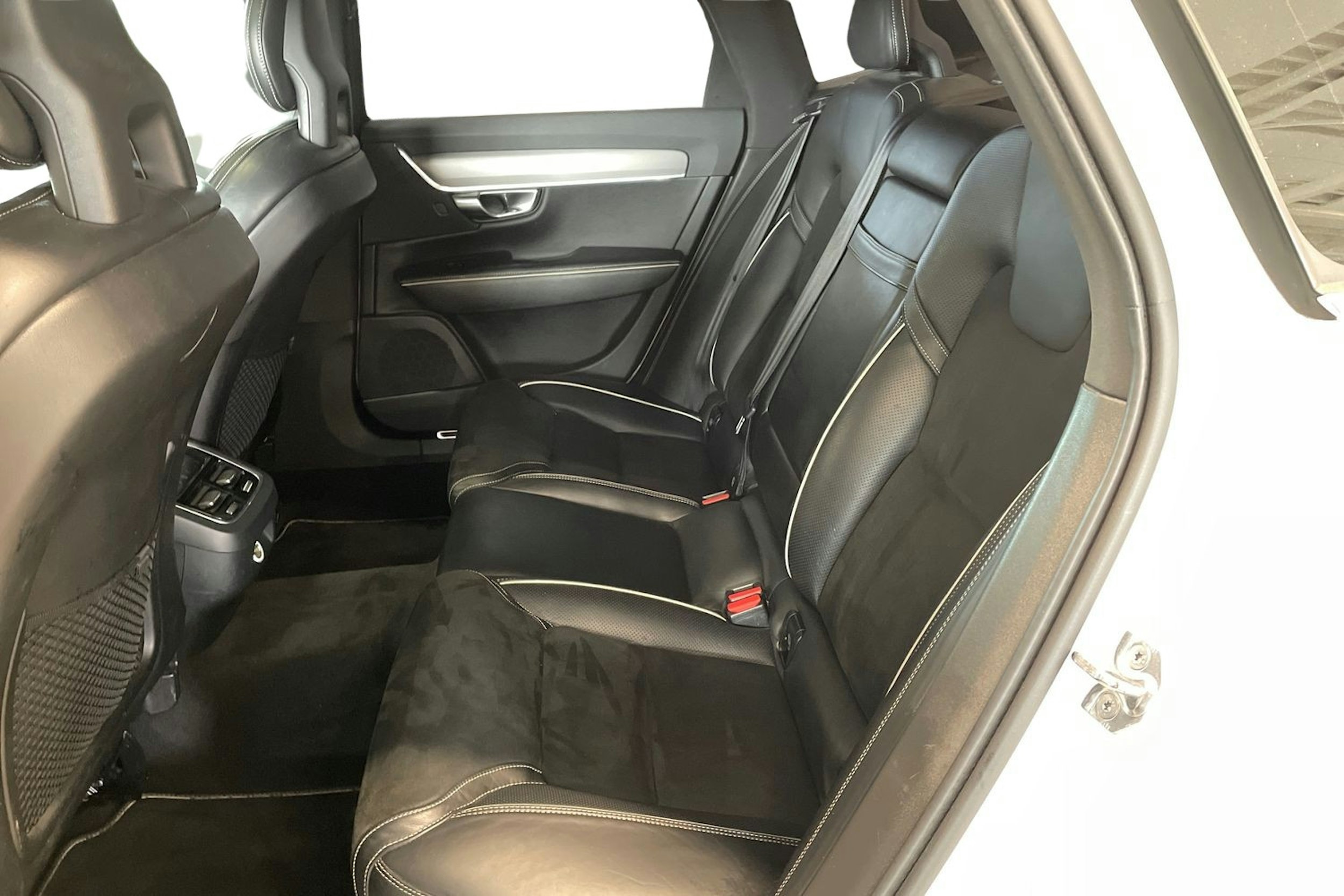 valkoinen Volvo S90 2017 kuva 10.