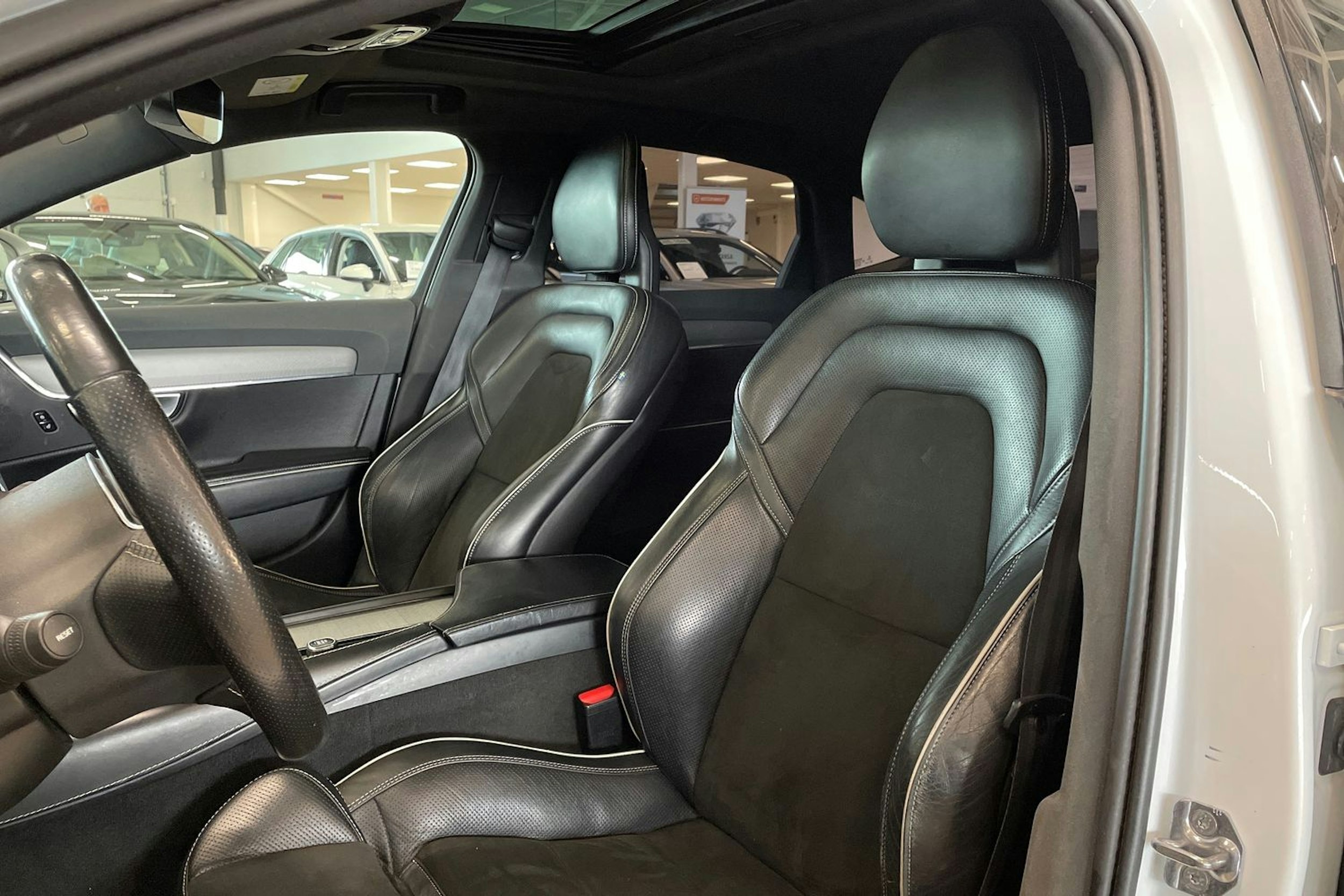 valkoinen Volvo S90 2017 kuva 14.