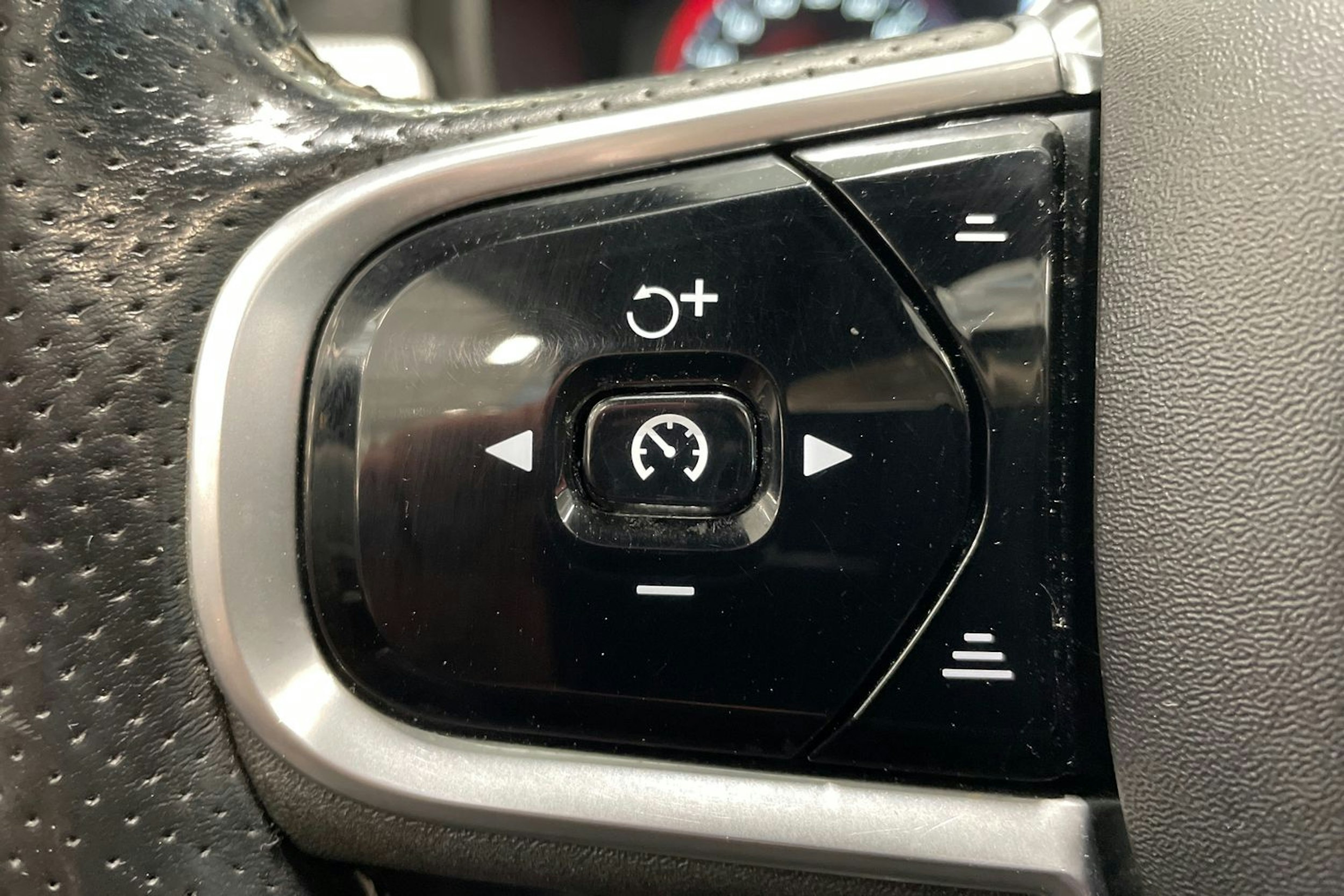 valkoinen Volvo S90 2017 kuva 17.