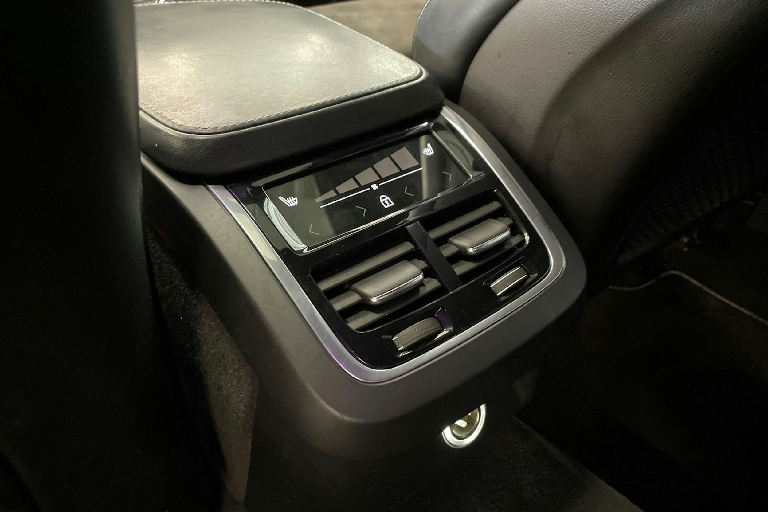 valkoinen Volvo S90 2017 kuva 29.