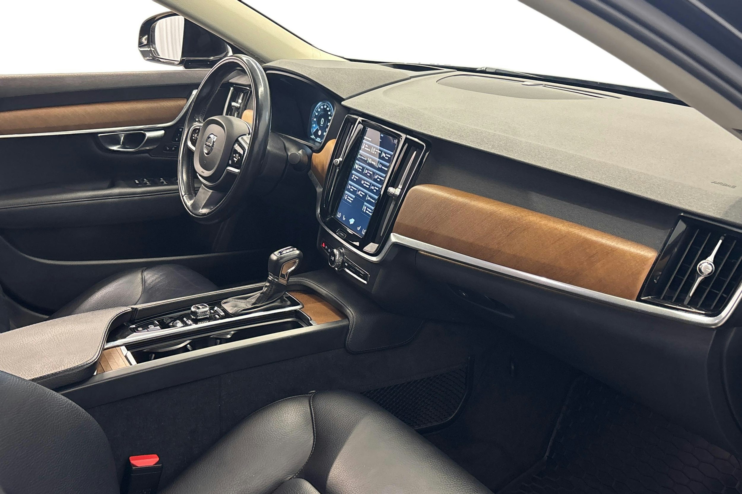 musta Volvo S90 2017 kuva 10.