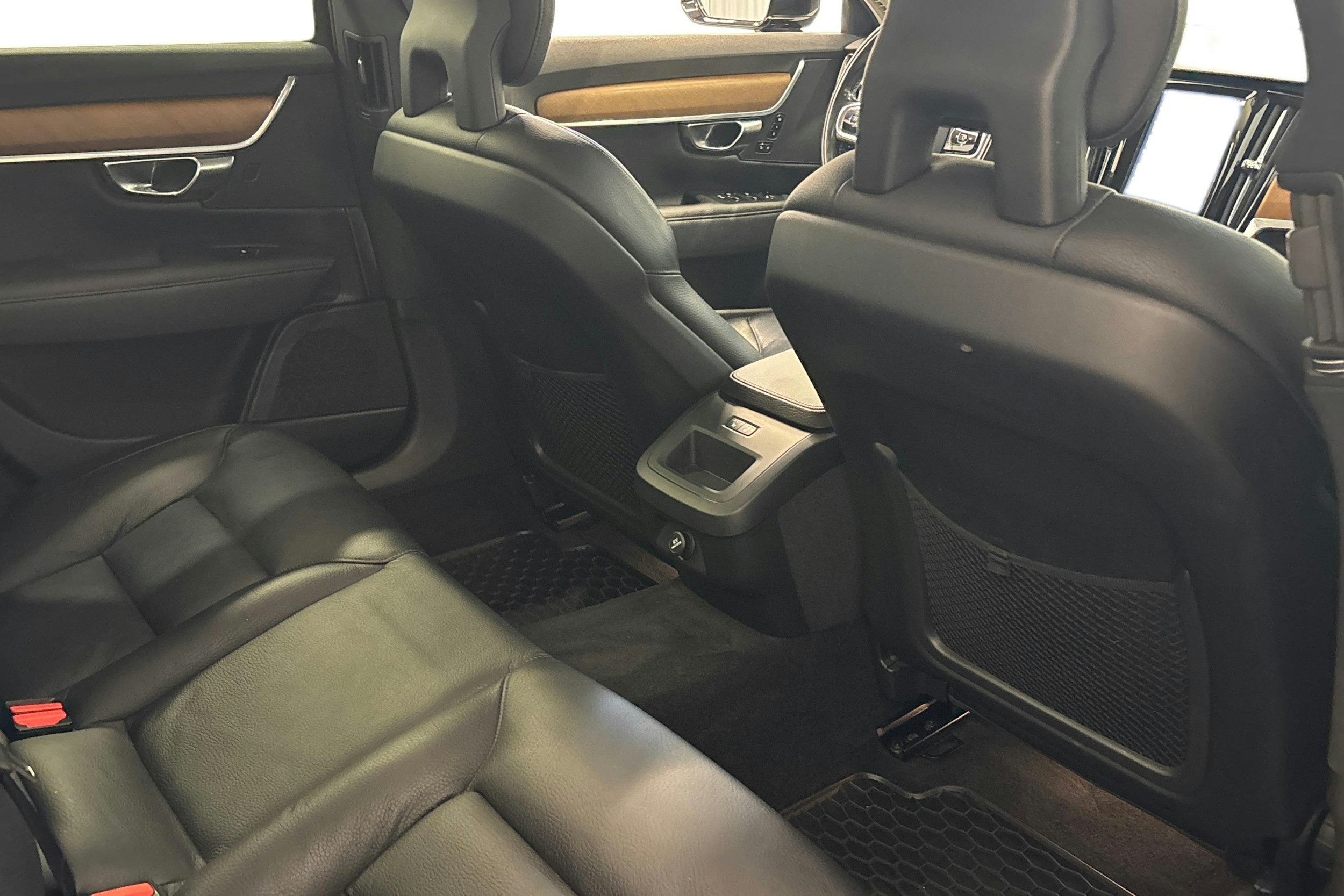 musta Volvo S90 2017 kuva 11.