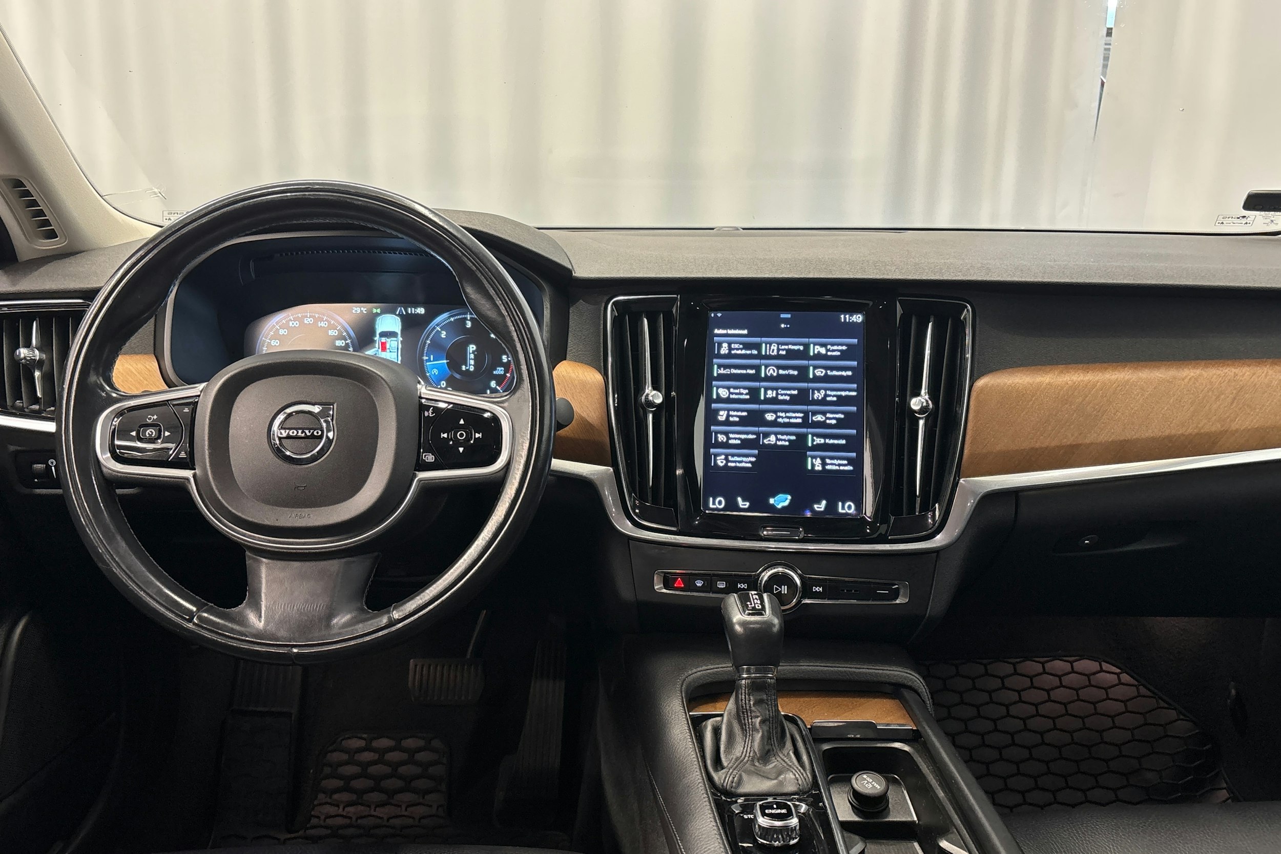 musta Volvo S90 2017 kuva 15.