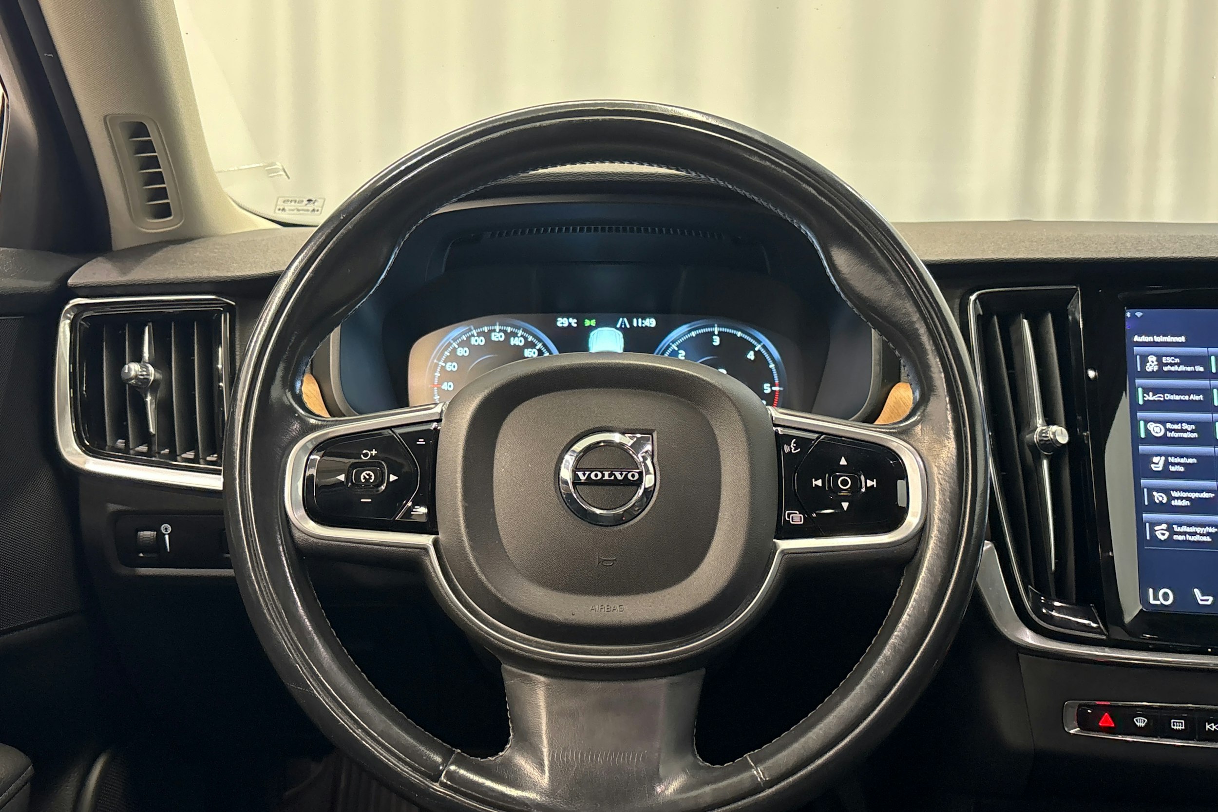 musta Volvo S90 2017 kuva 16.