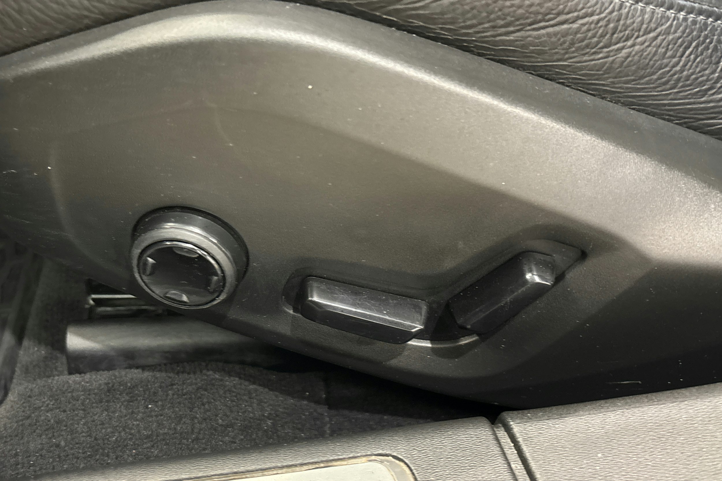 musta Volvo S90 2017 kuva 31.