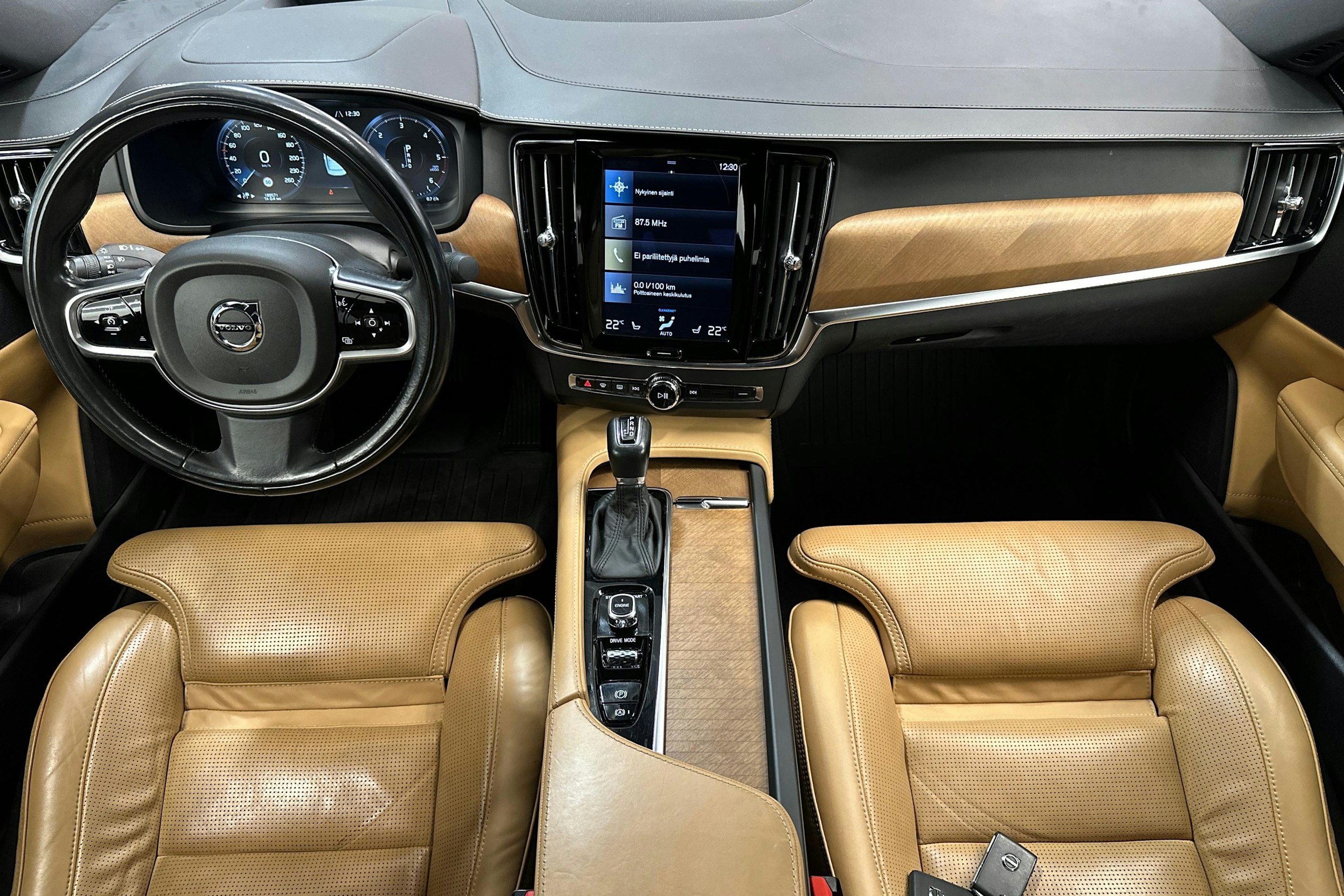 sininen Volvo S90 2017 kuva 9.