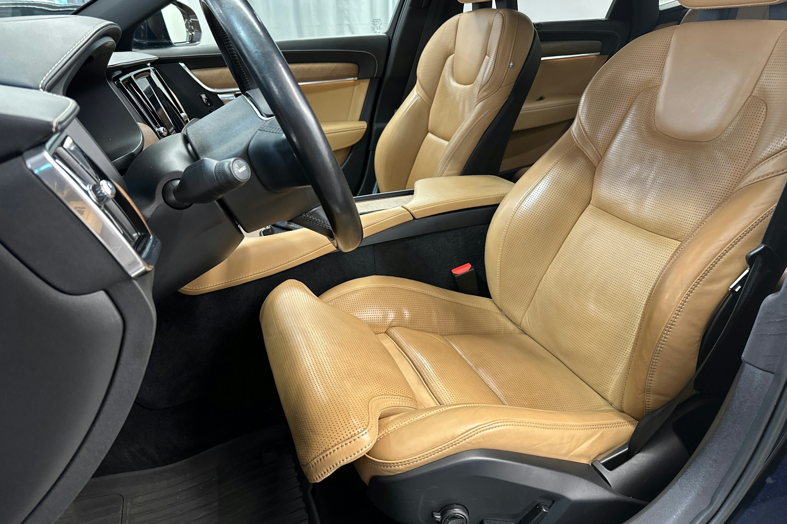 sininen Volvo S90 2017 kuva 14.