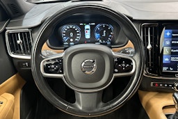 sininen Volvo S90 2017 kuva 15.