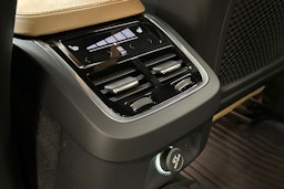 sininen Volvo S90 2017 kuva 16.