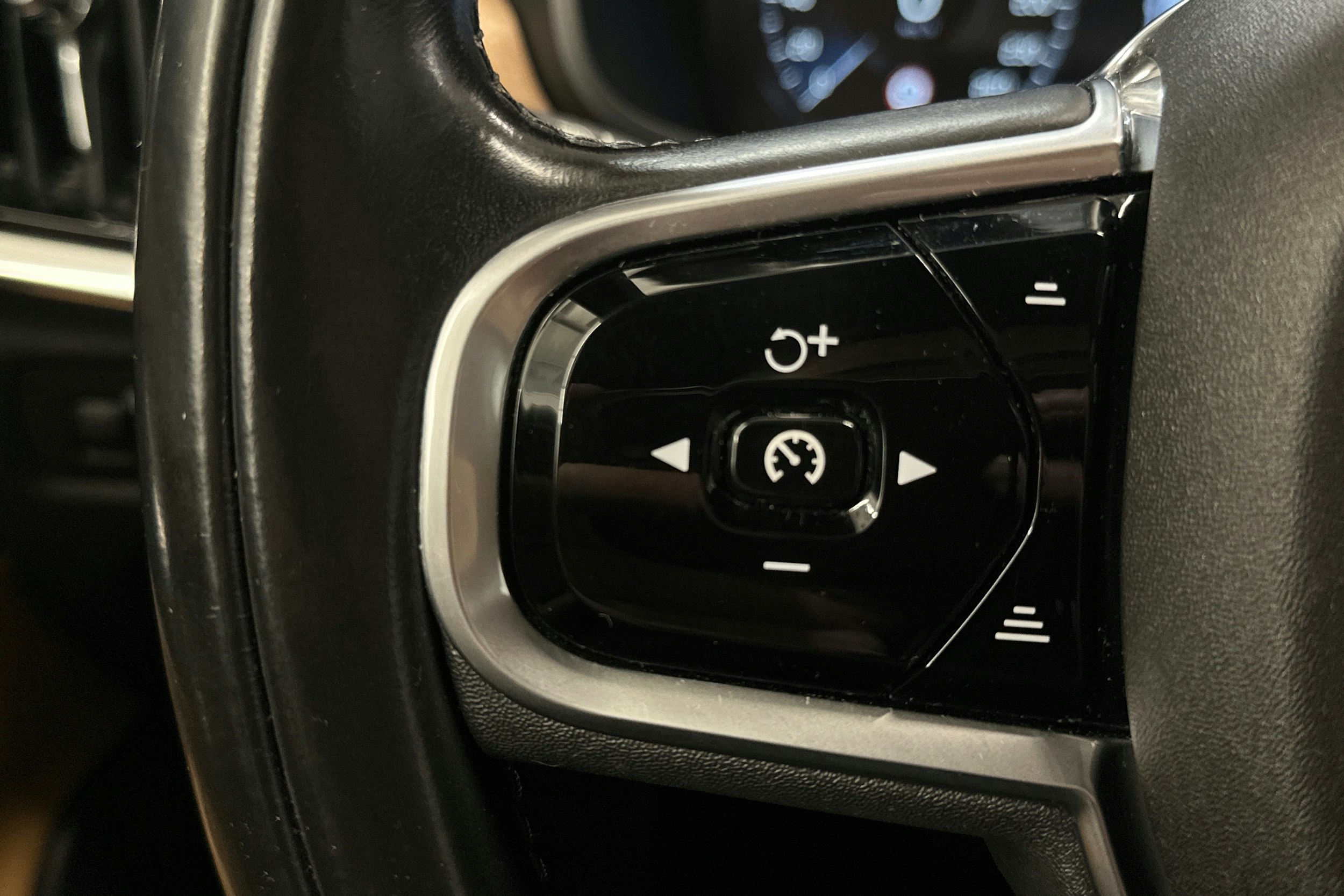 sininen Volvo S90 2017 kuva 20.