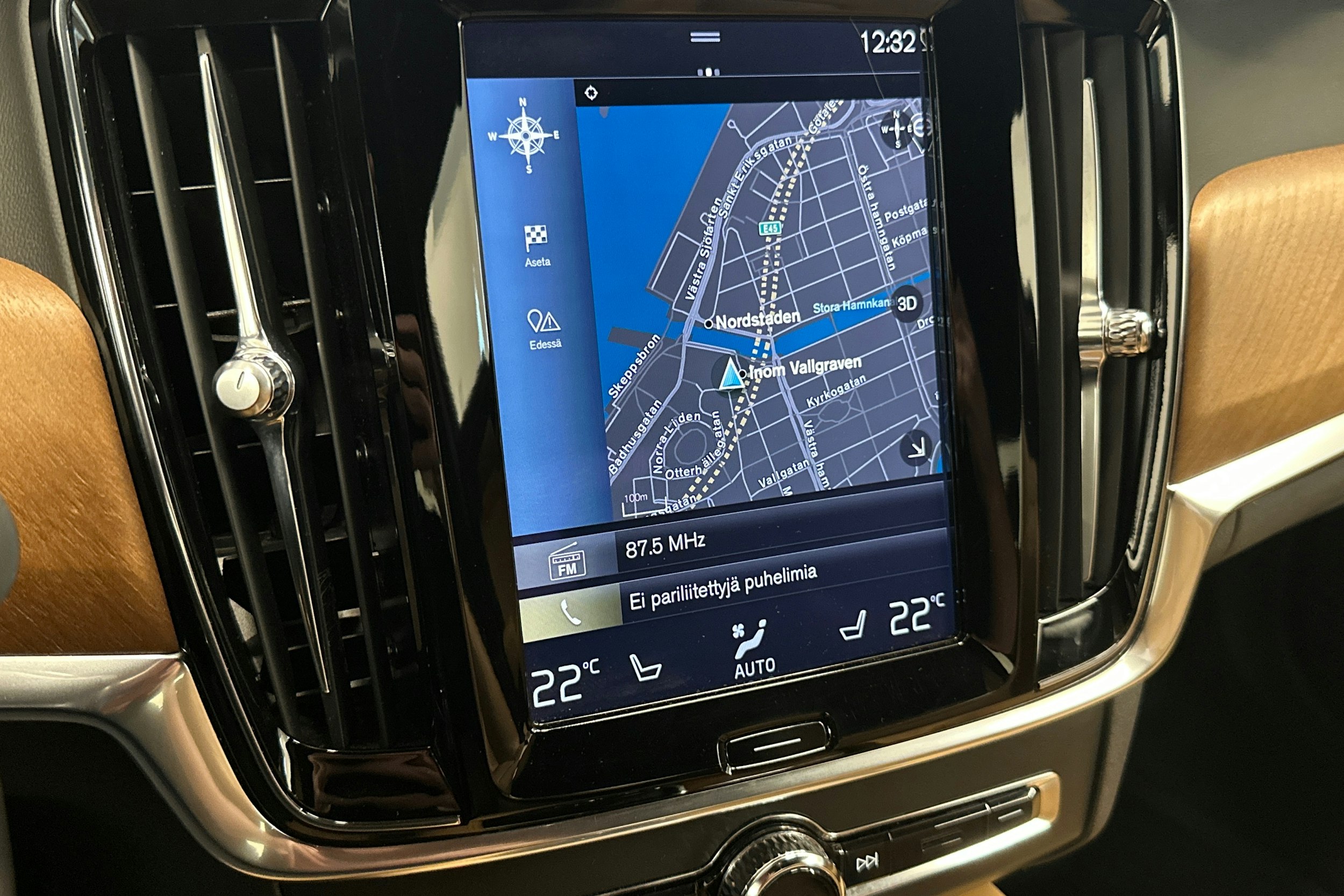 sininen Volvo S90 2017 kuva 23.
