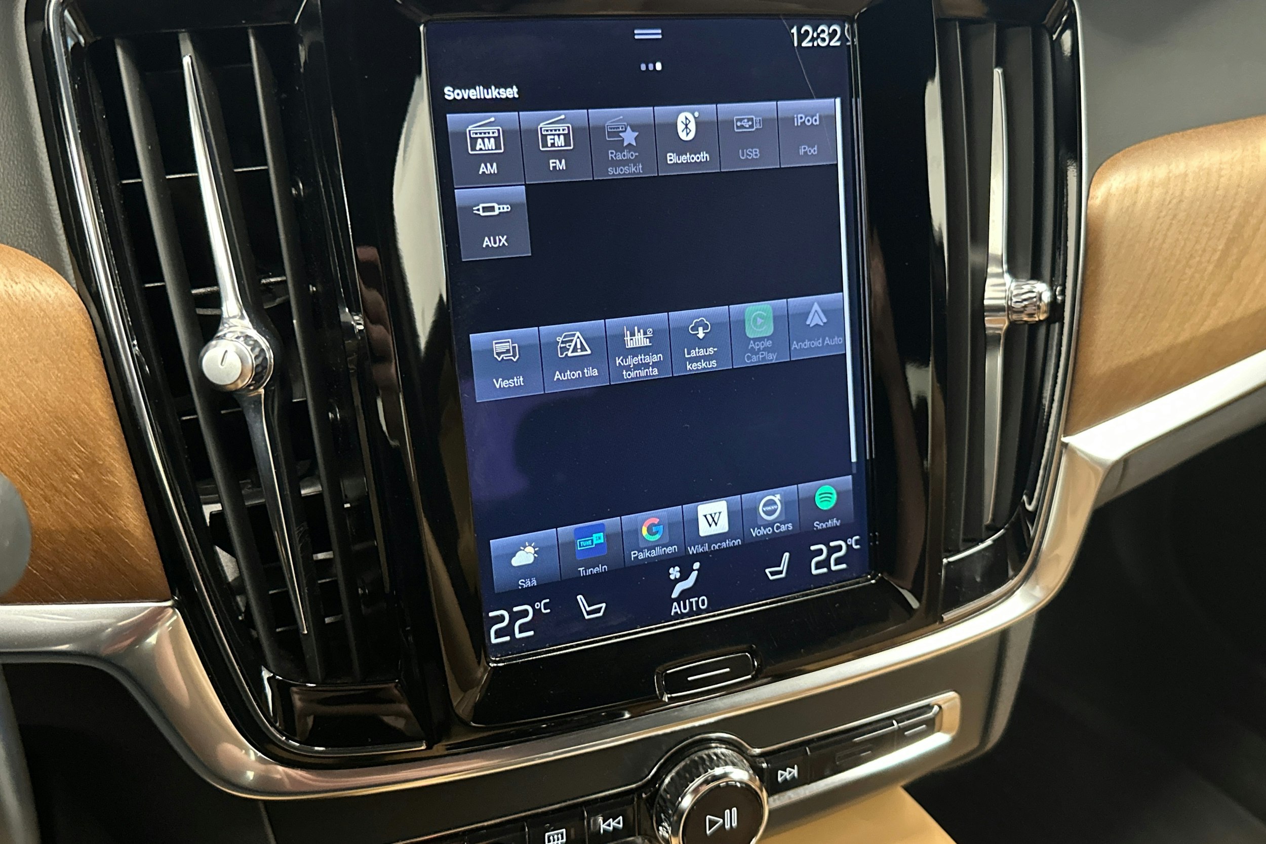sininen Volvo S90 2017 kuva 24.