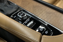 sininen Volvo S90 2017 kuva 26.