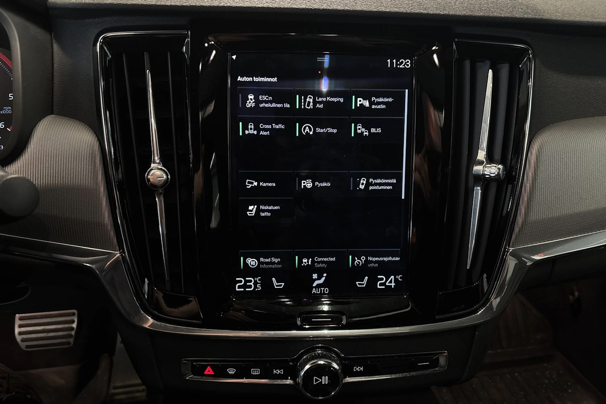 harmaa Volvo S90 2017 kuva 4.