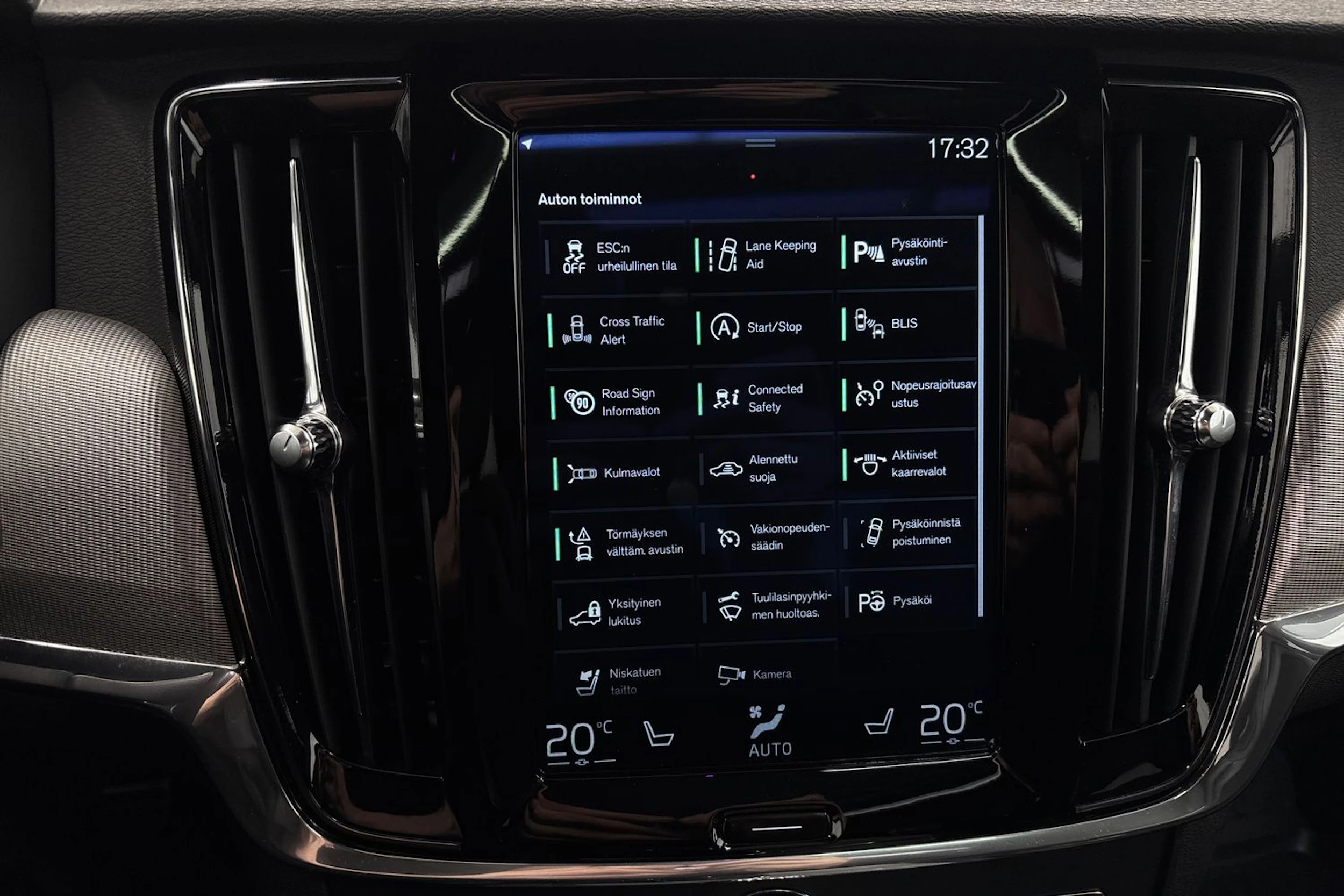 harmaa Volvo S90 2018 kuva 19.