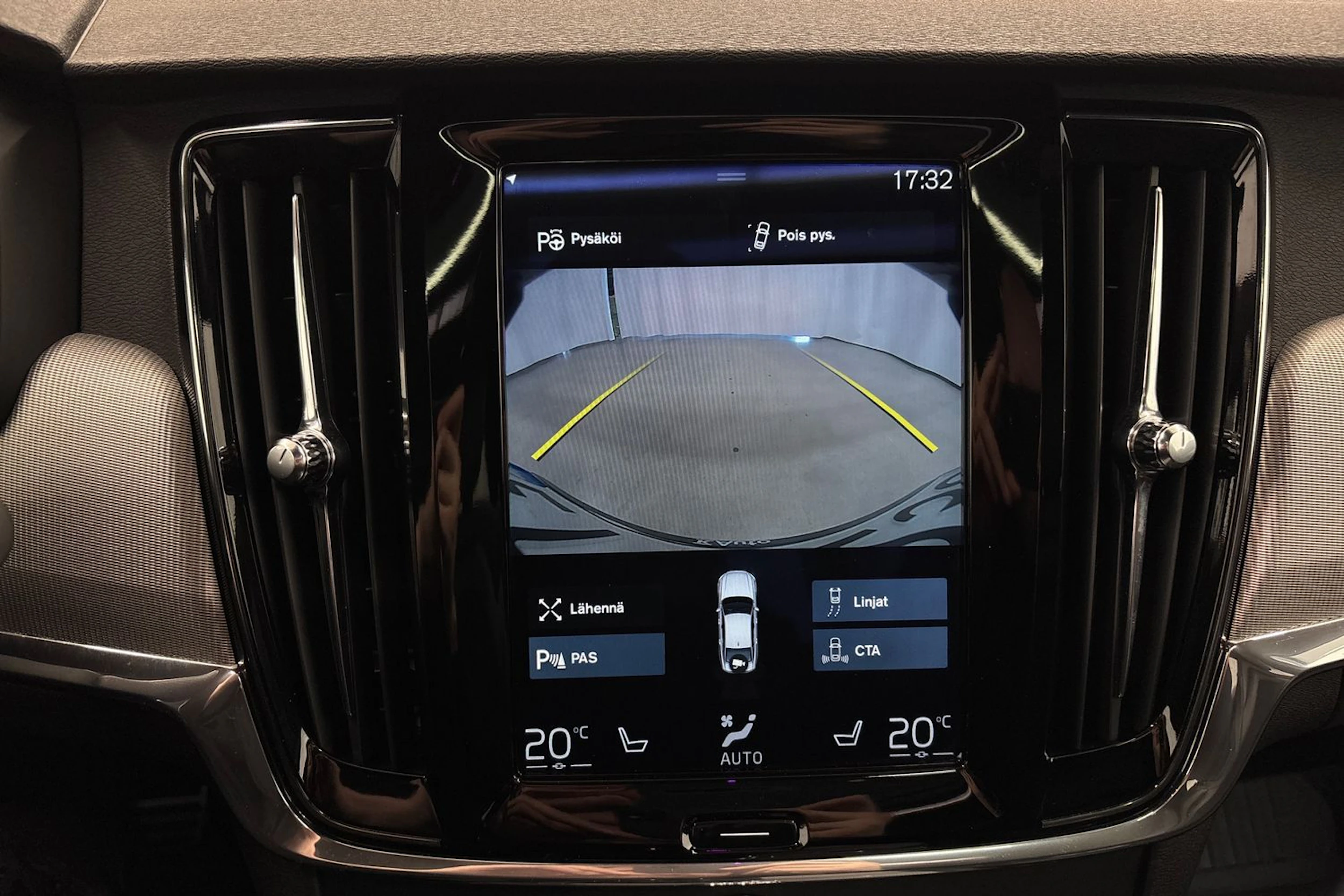 harmaa Volvo S90 2018 kuva 20.
